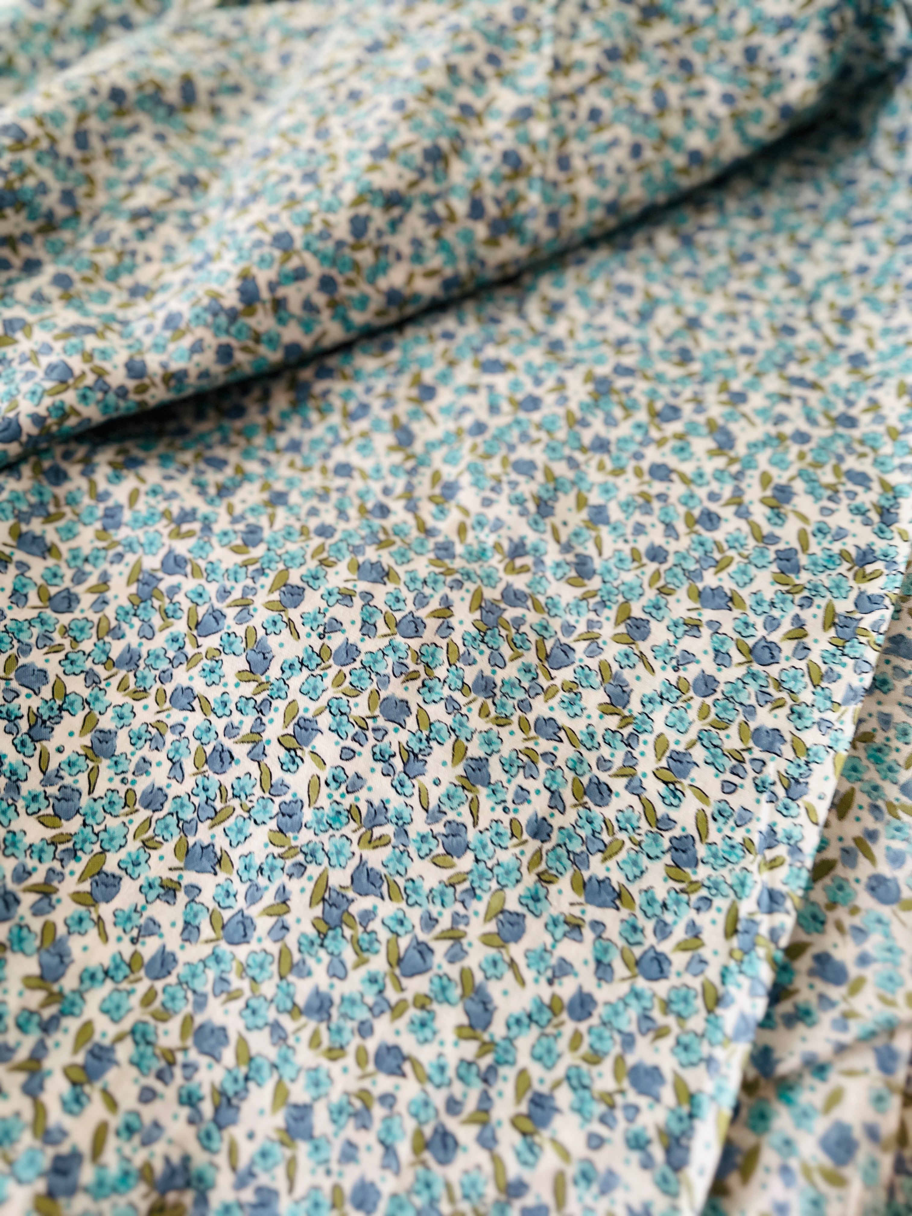 360cms MODERN Cute Cotton Quilting Fabric Blue FLORAL