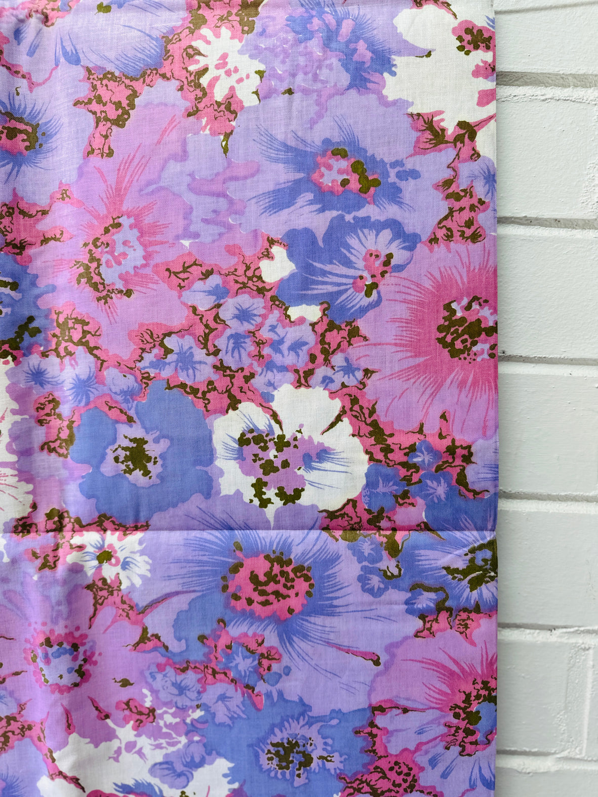 251cms Single Sheet Cotton Brand NEW Unused All Cotton VINTAGE Fabric