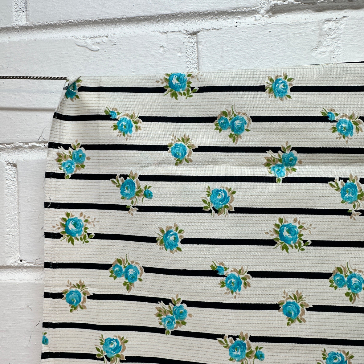 80cms Beautiful VINTAGESweetest Little Floral Print Remnant