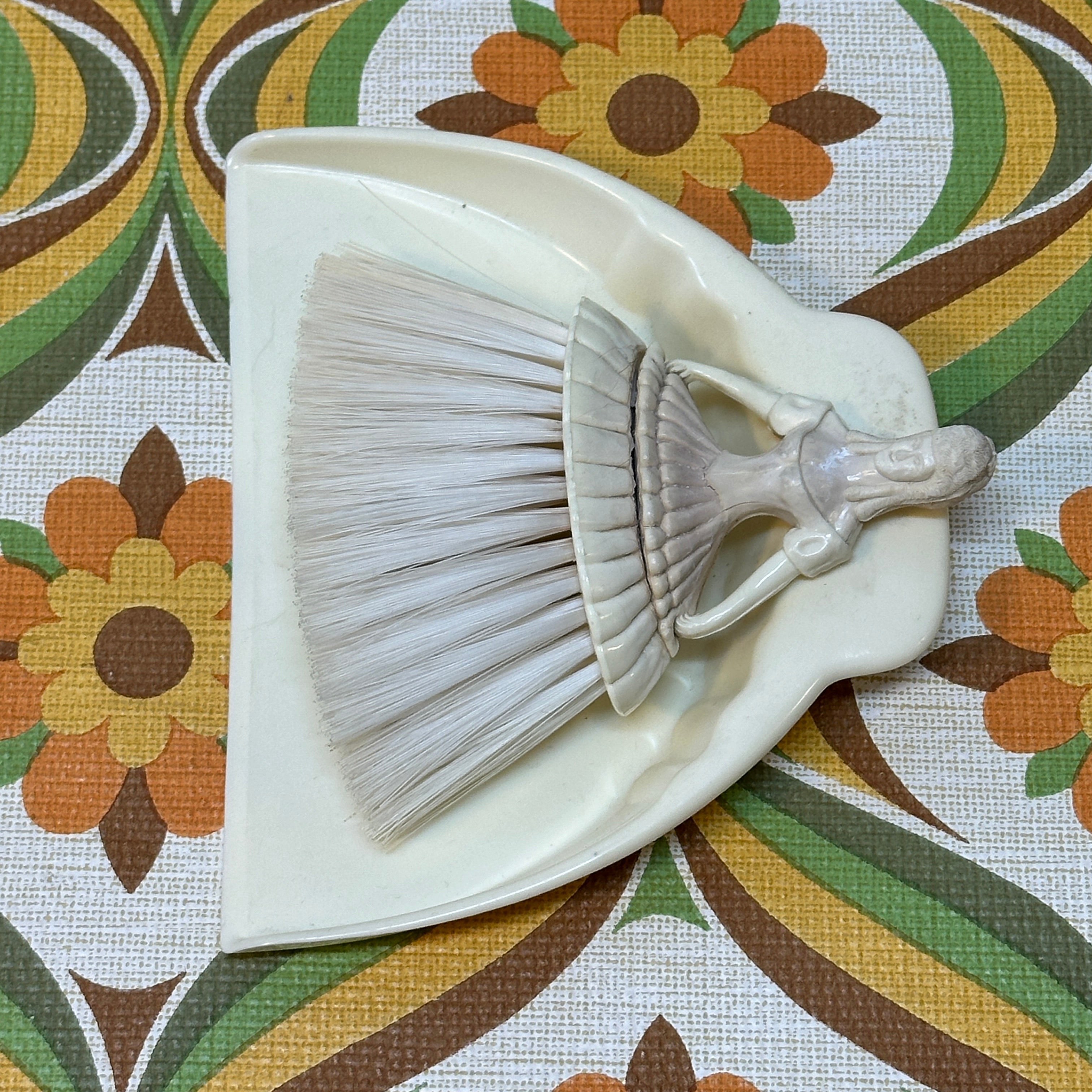 VINTAGE Dust Pan Lady