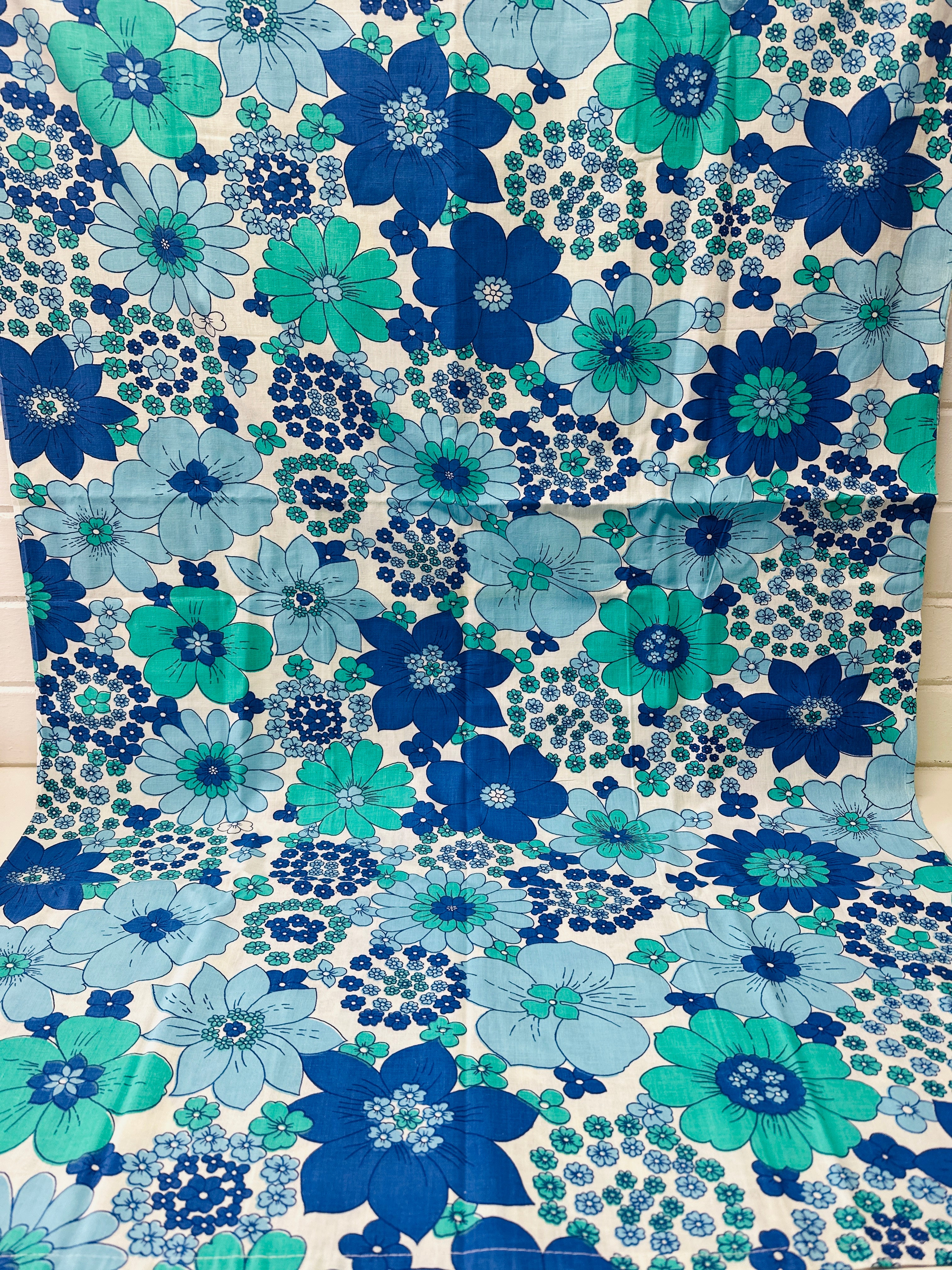 140cms All Cotton Mint Condition Blue RETRO Fabric VINTAGE