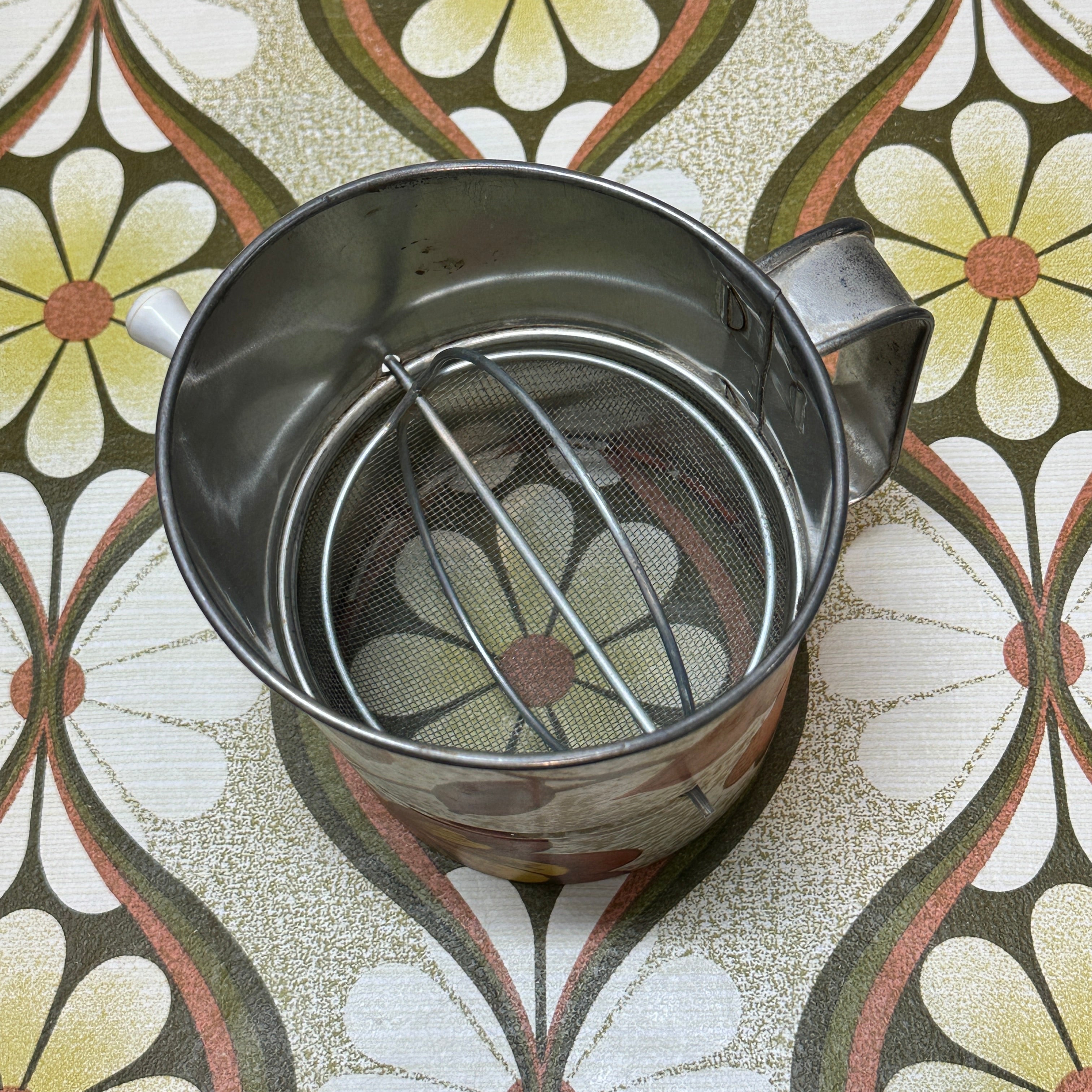 Retro WILLOW Sifter Vintage Kitchen