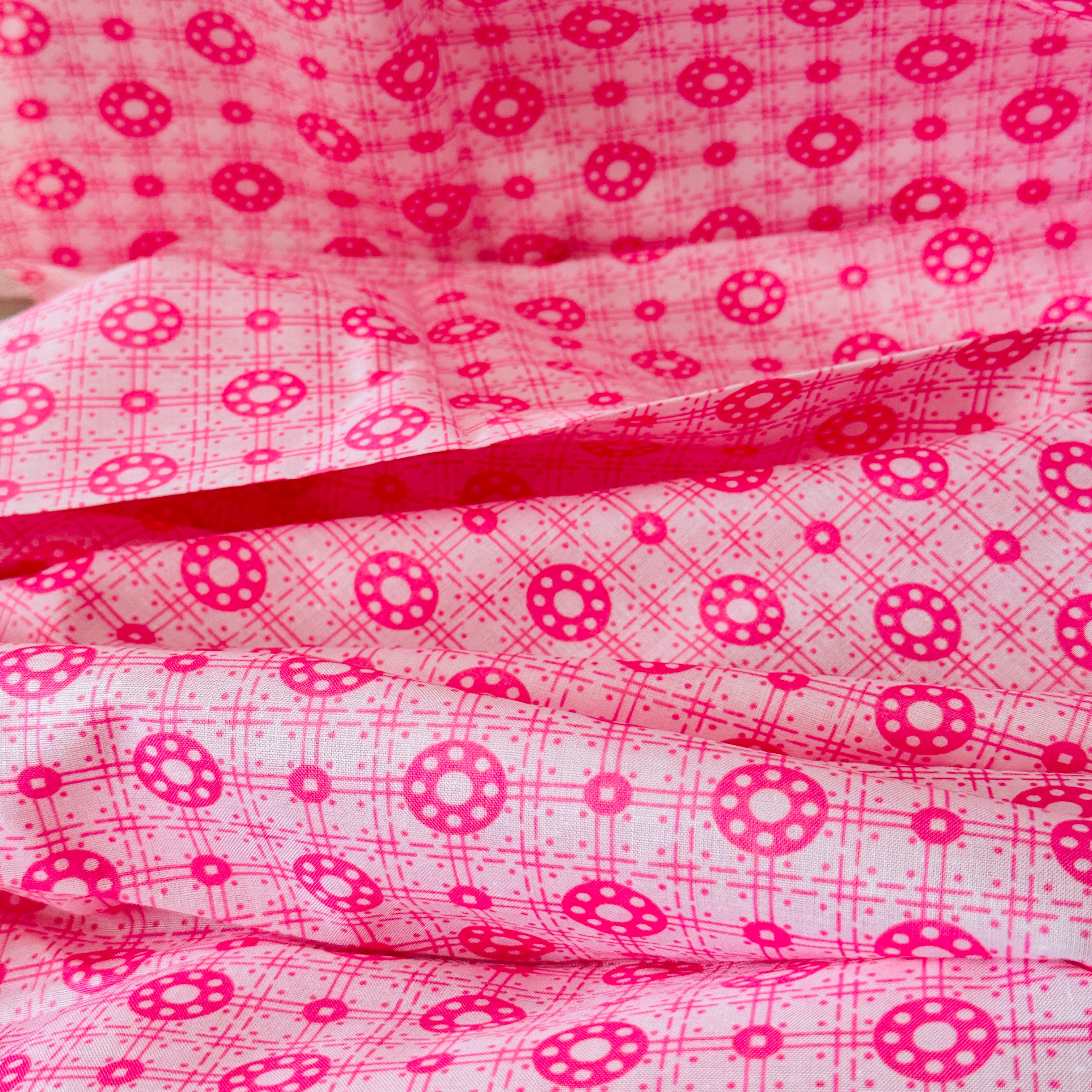 400cms Adorable Pink & White Cotton Fabric Light Weight