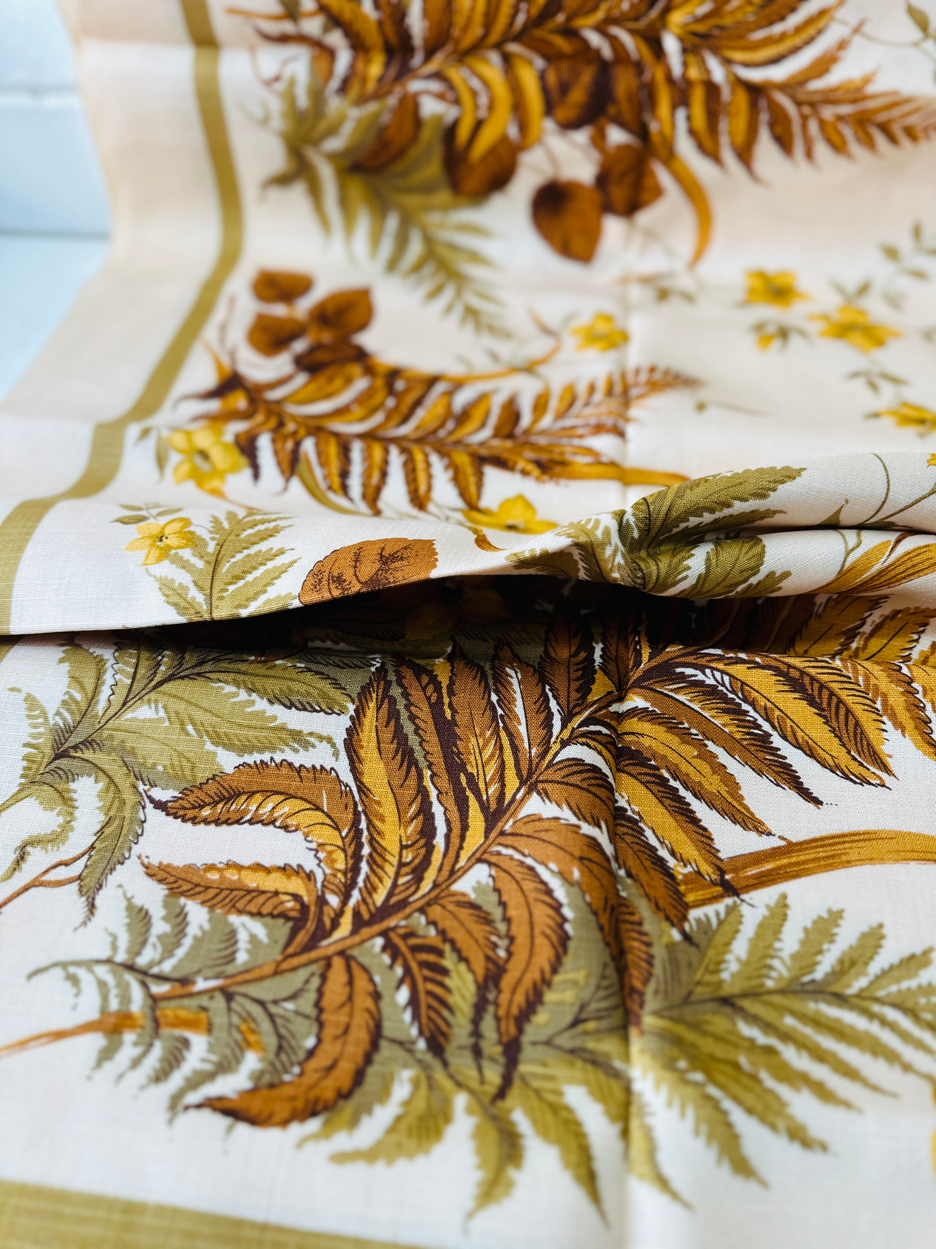 UNUSED Vintage Tablecloth Browns