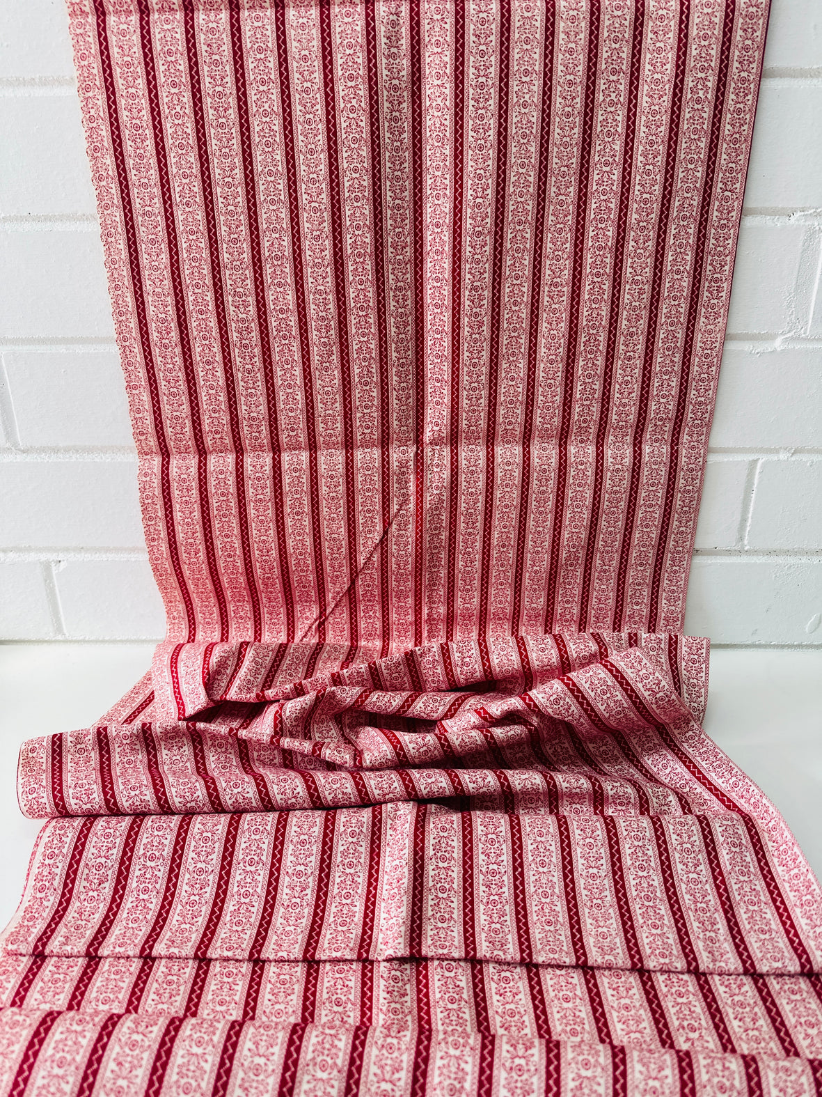 220cms. Sweet Vintage Red Cotton Floral Fabric Stripes