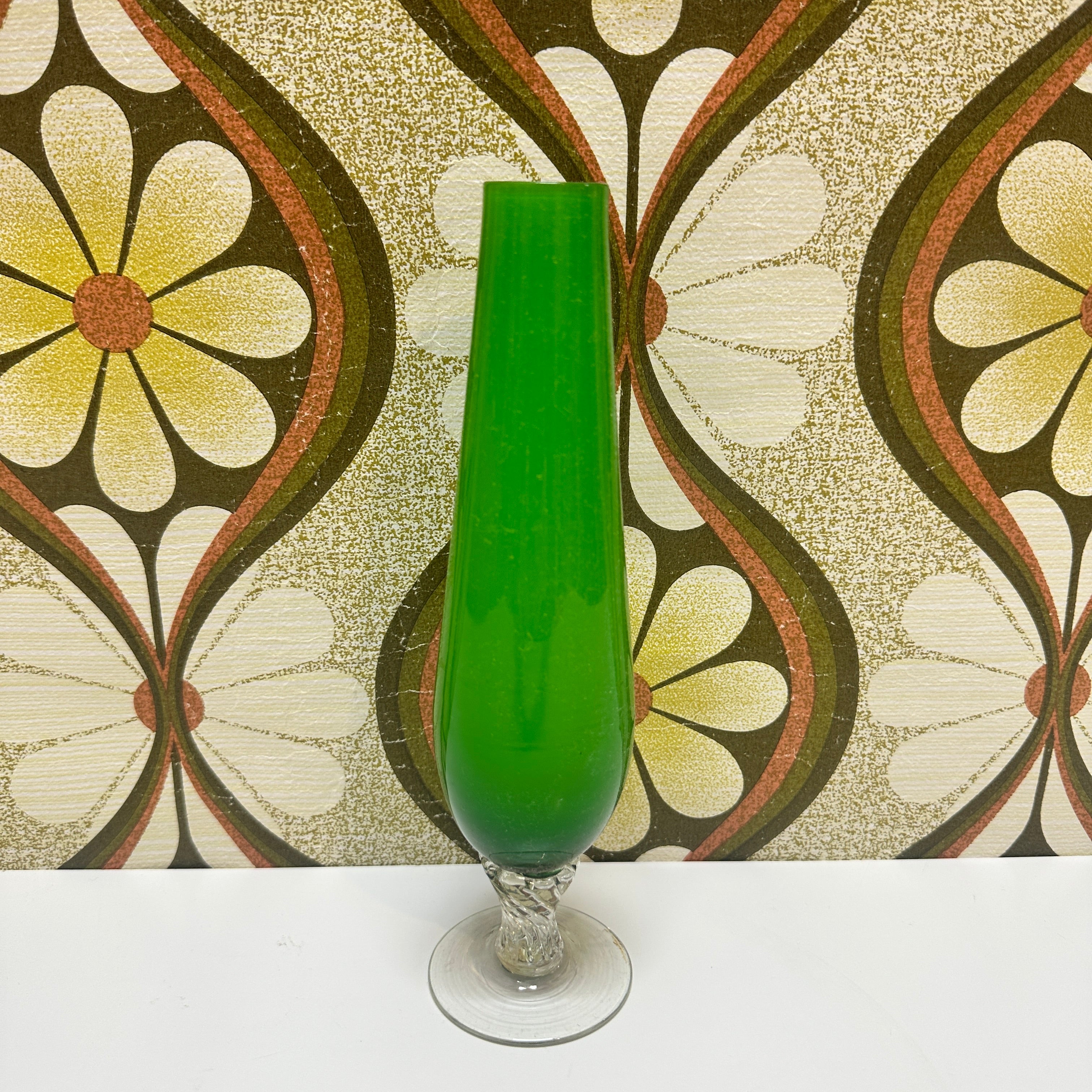 Beautiful Vintage Emerald Green Glass Vase