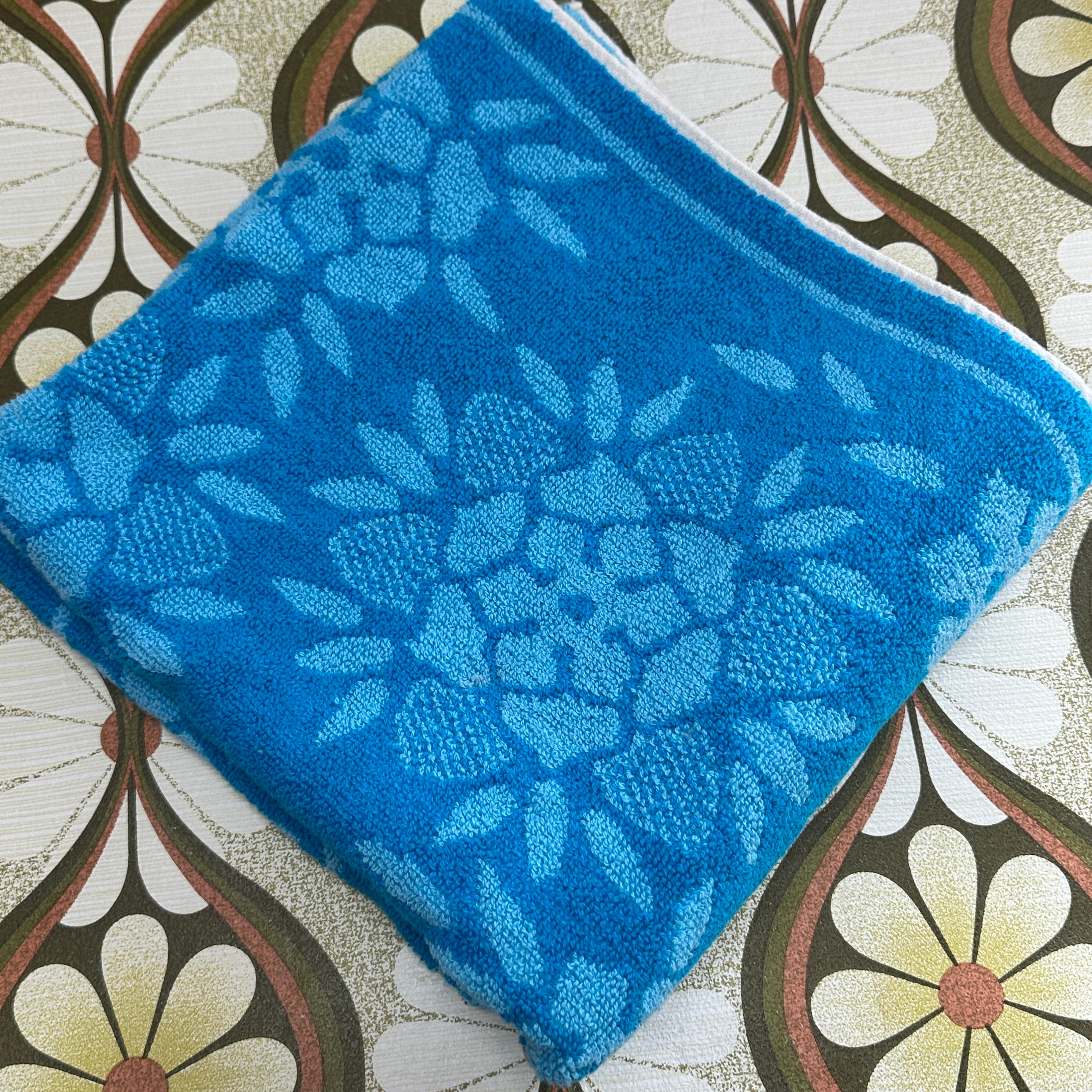 RETRO  Blue Floral Bath Towel PALM BEACH