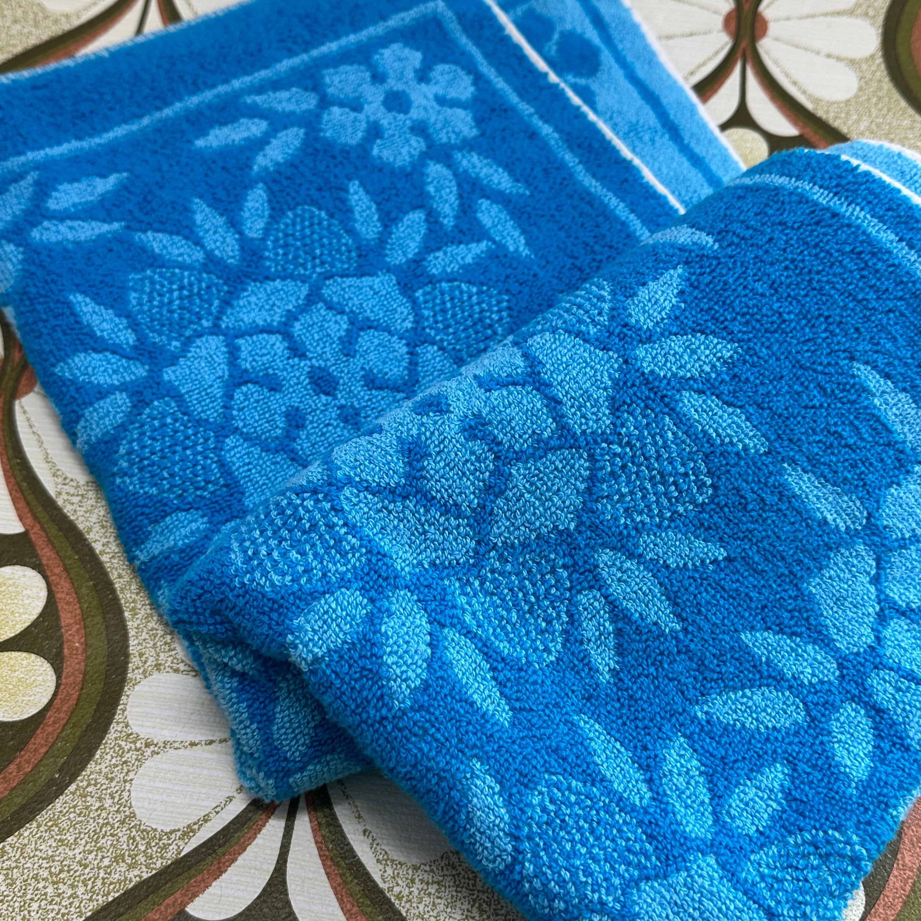 RETRO  Blue Floral Bath Towel PALM BEACH