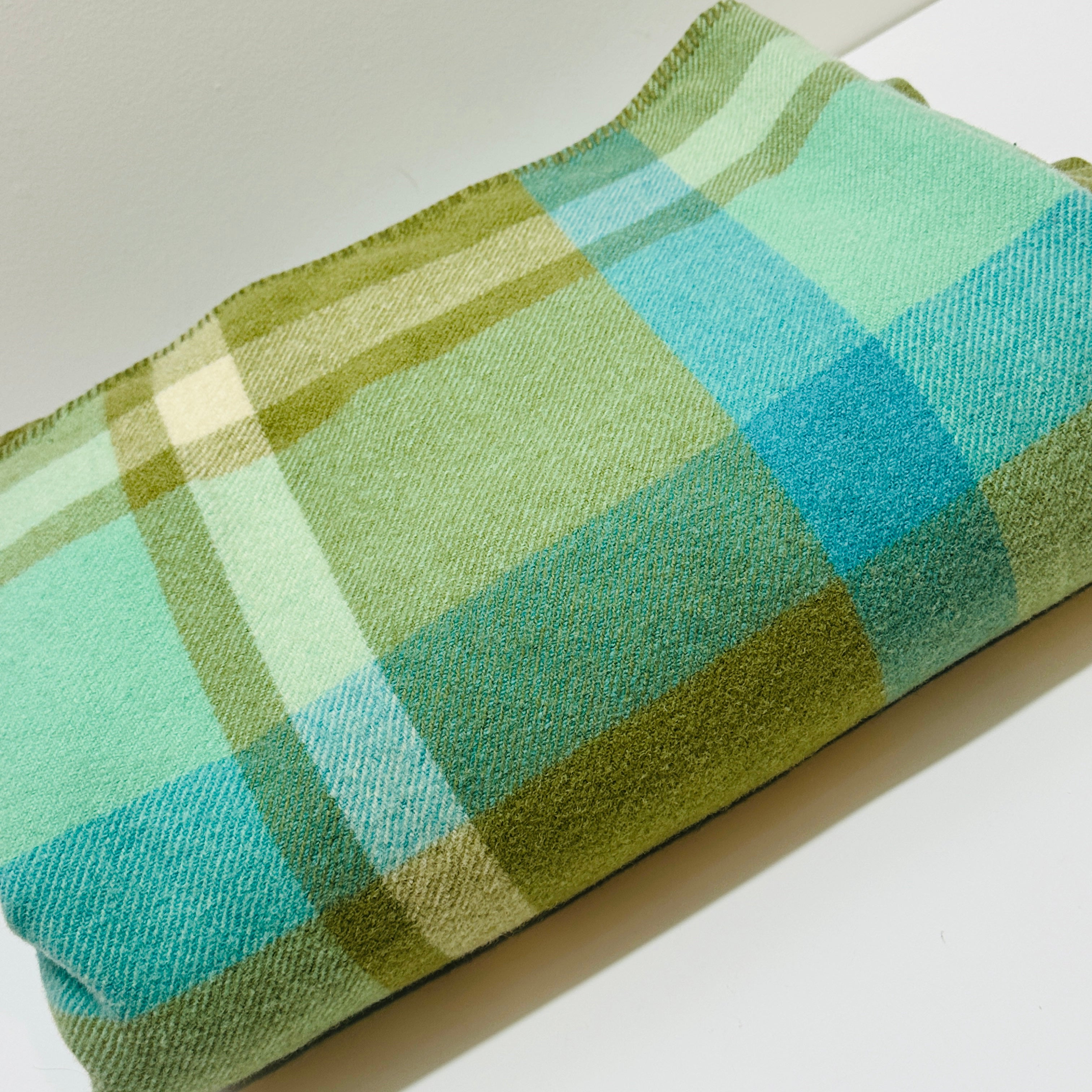 As New LAMBSWOOl Blankets Green & Blue