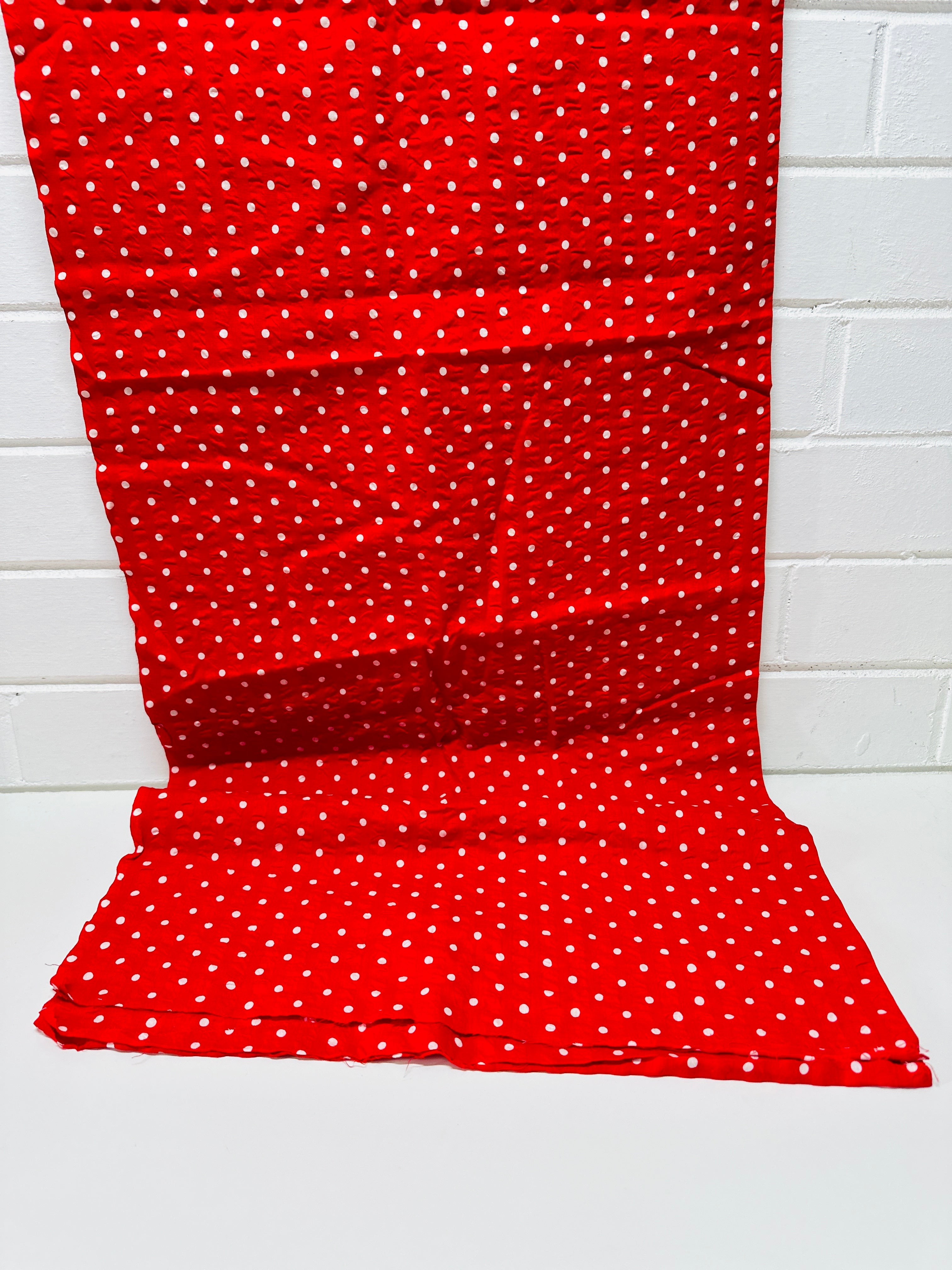235cms JAPAN Cotton Sucker Red Polka Dot Fabric