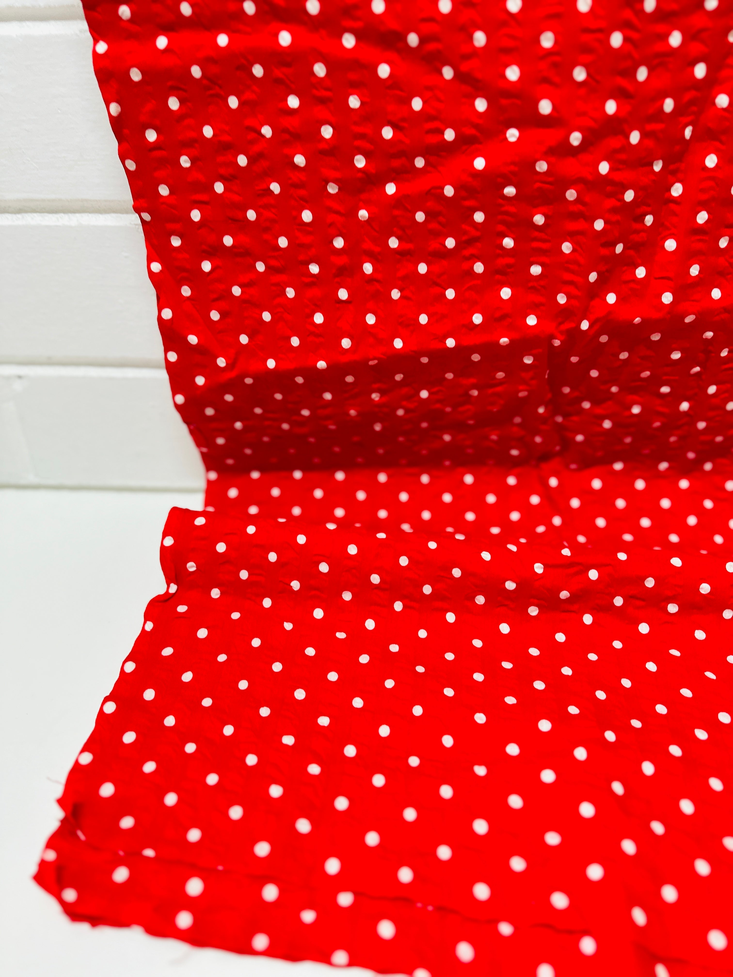 235cms JAPAN Cotton Sucker Red Polka Dot Fabric