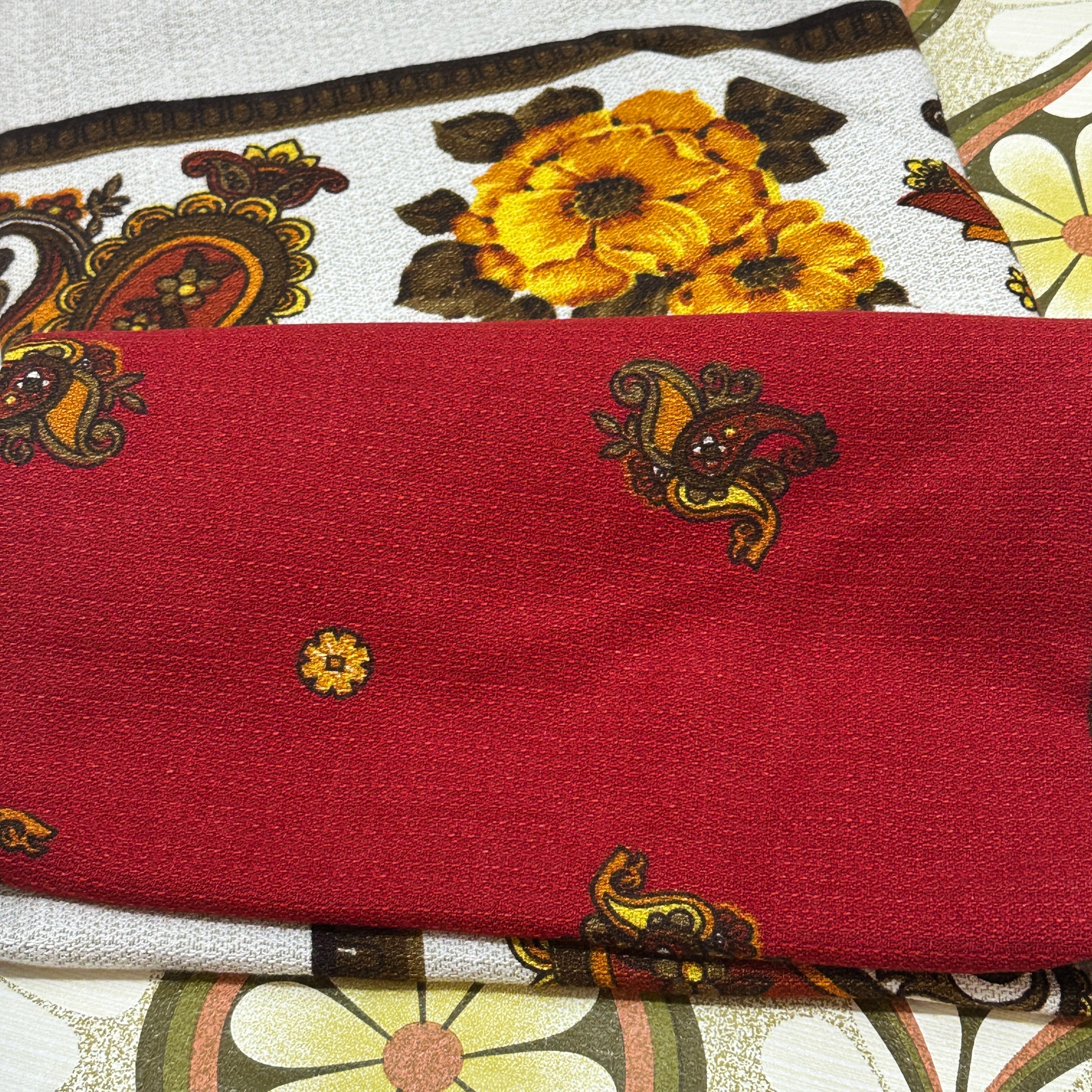 Vintage Tablecloth BEAUTIFUL
