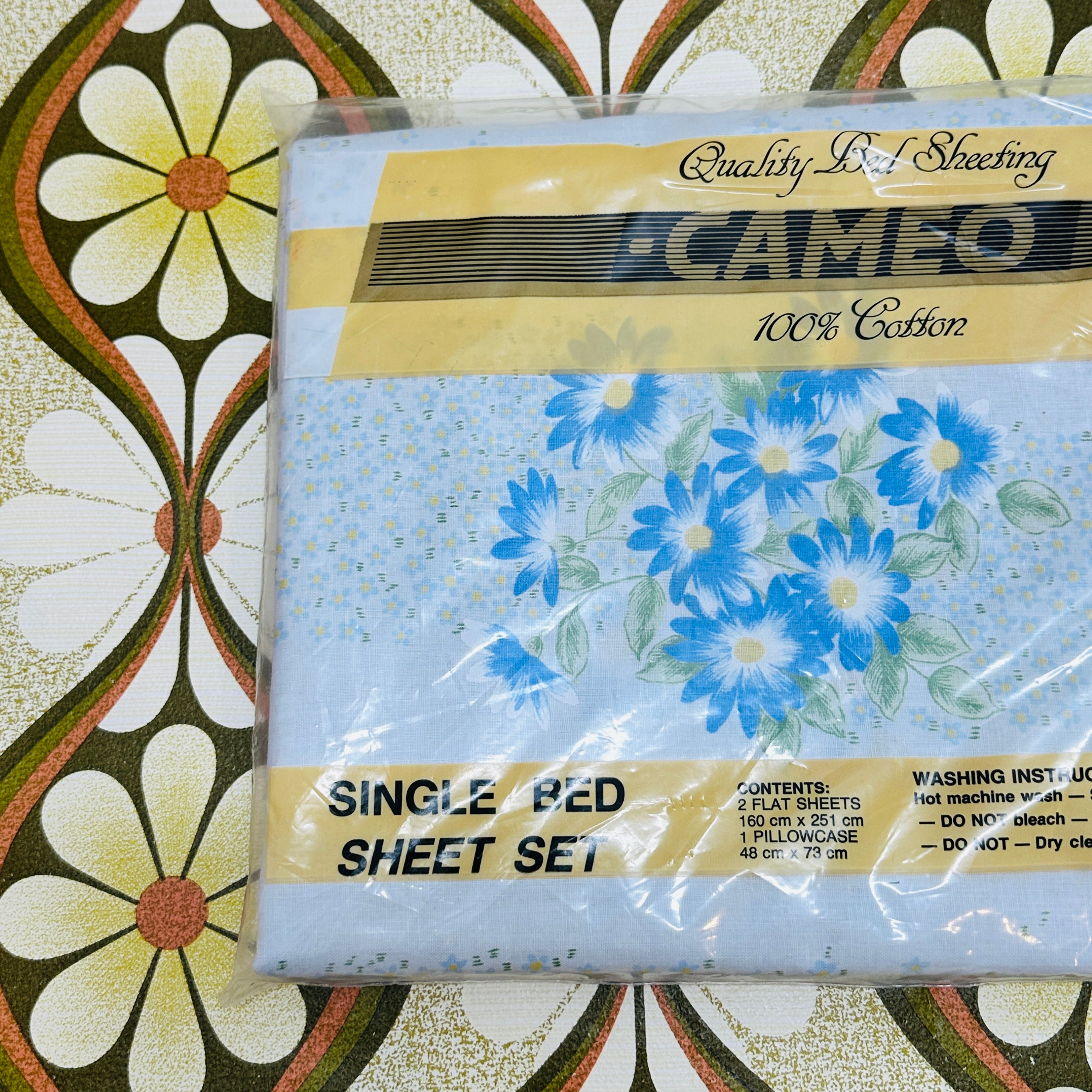Single Vintage Sheet Cotton CAMEO Set W Pillow Cases