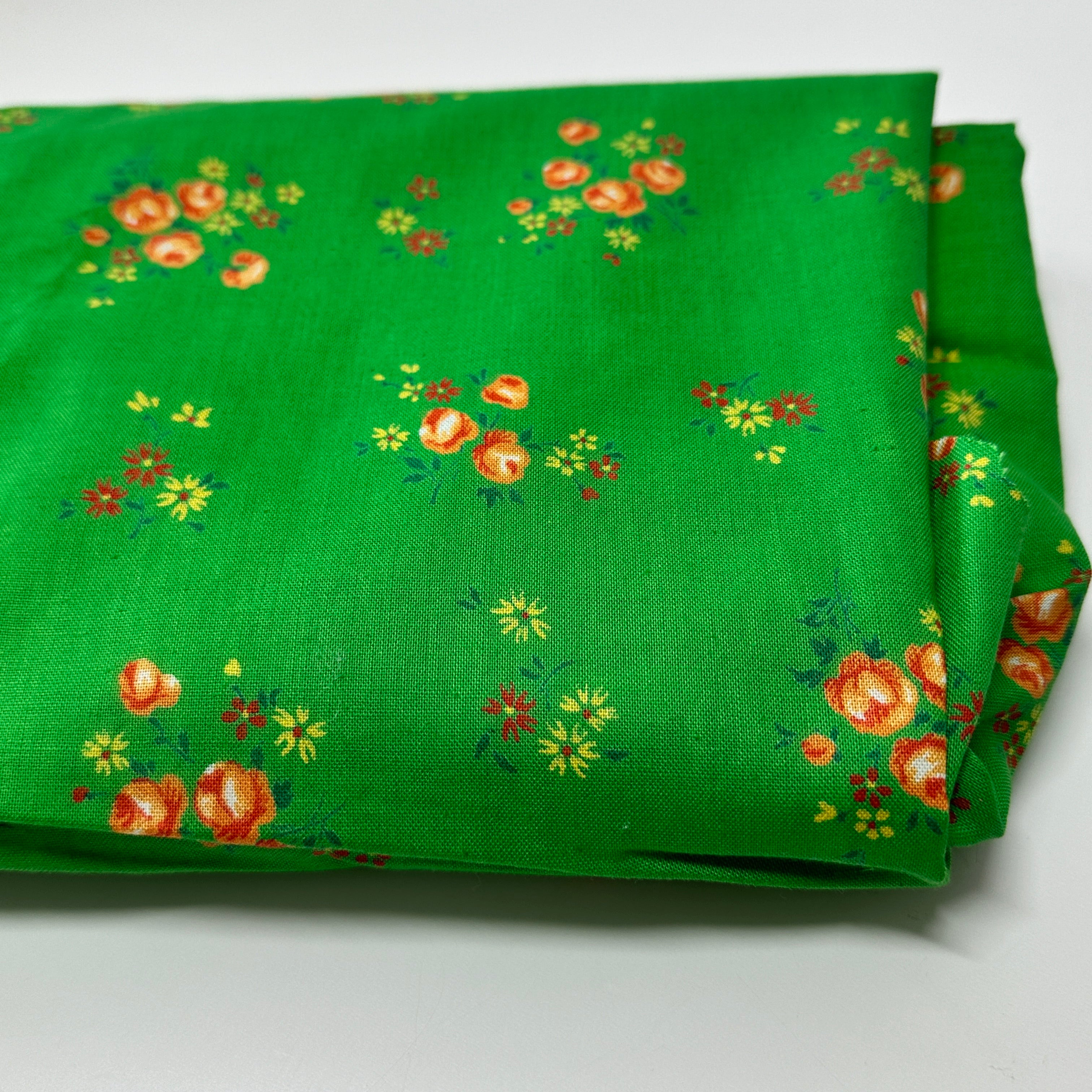 180cms Pretty Green Vintage Medium Weight Fabric