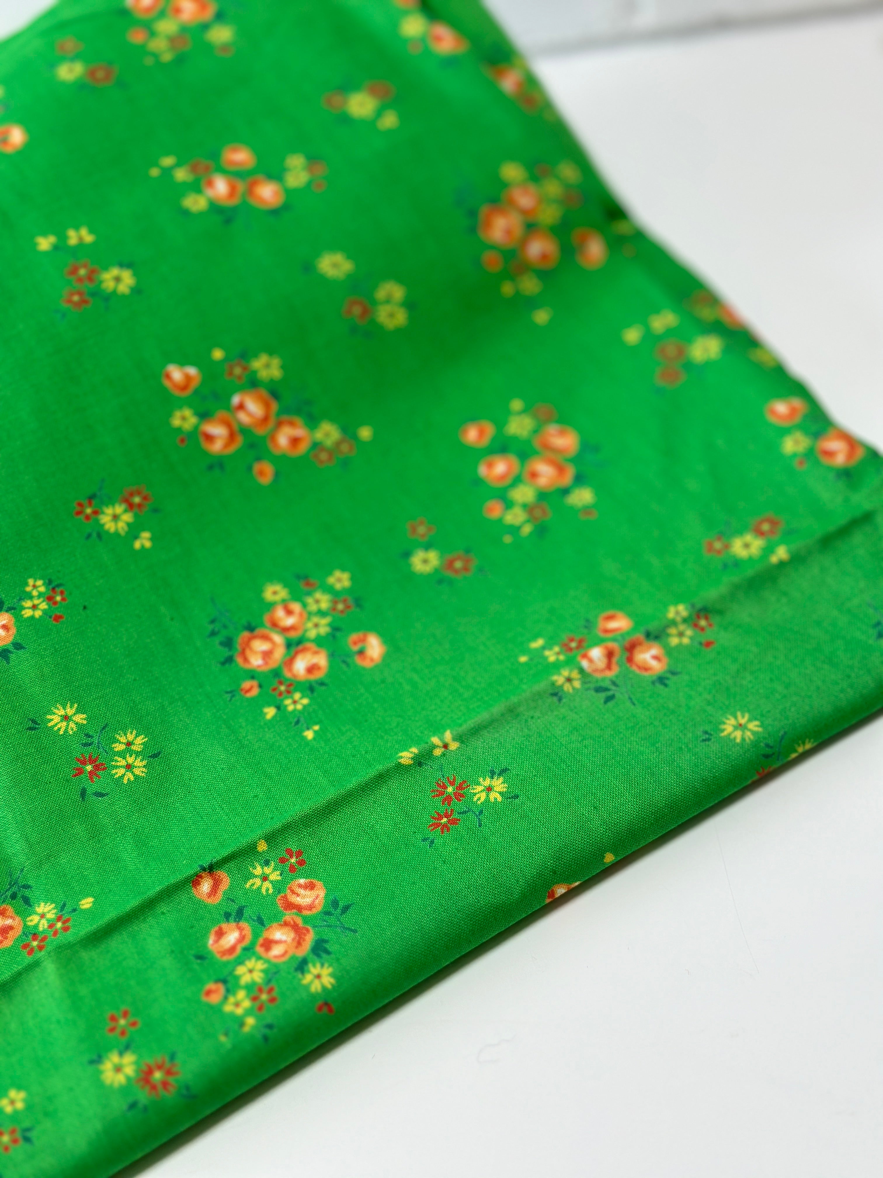 180cms Pretty Green Vintage Medium Weight Fabric
