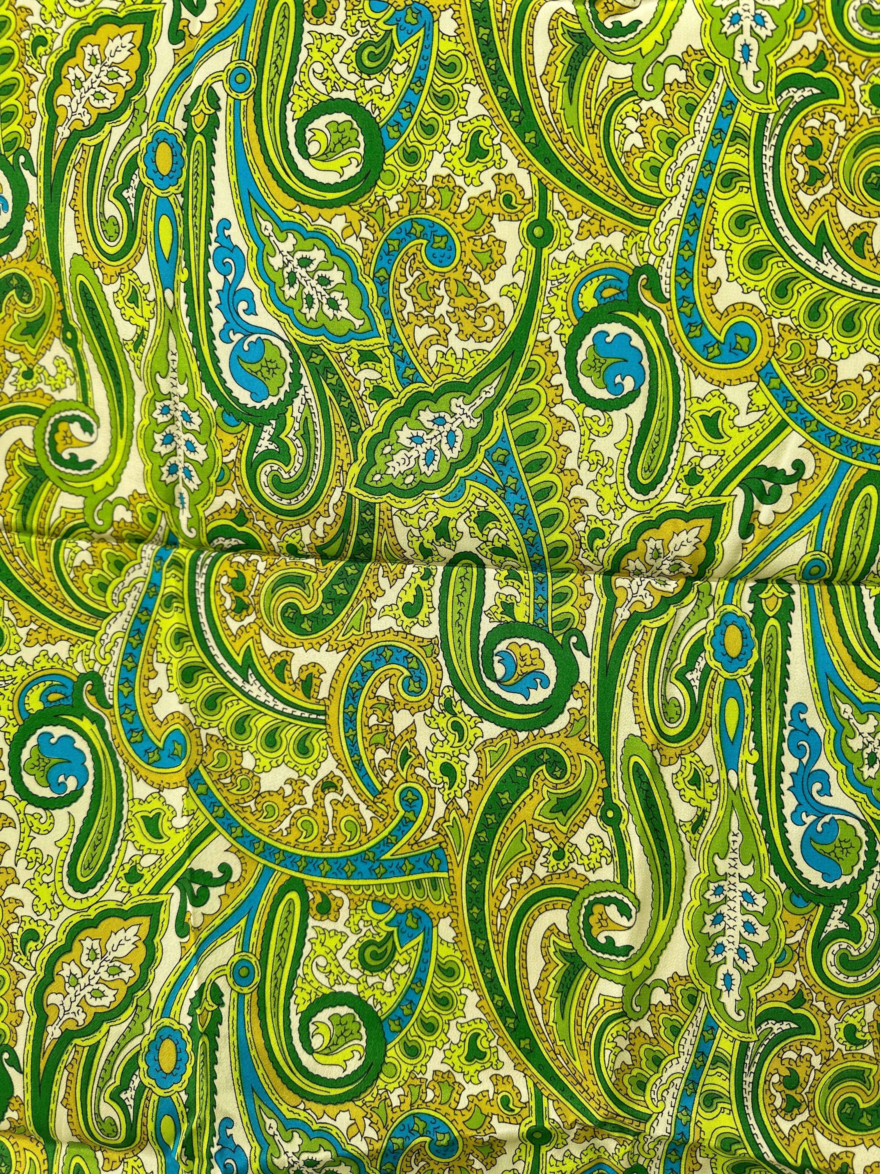 145cms Vintage SELWYN Fabric Green Paisley