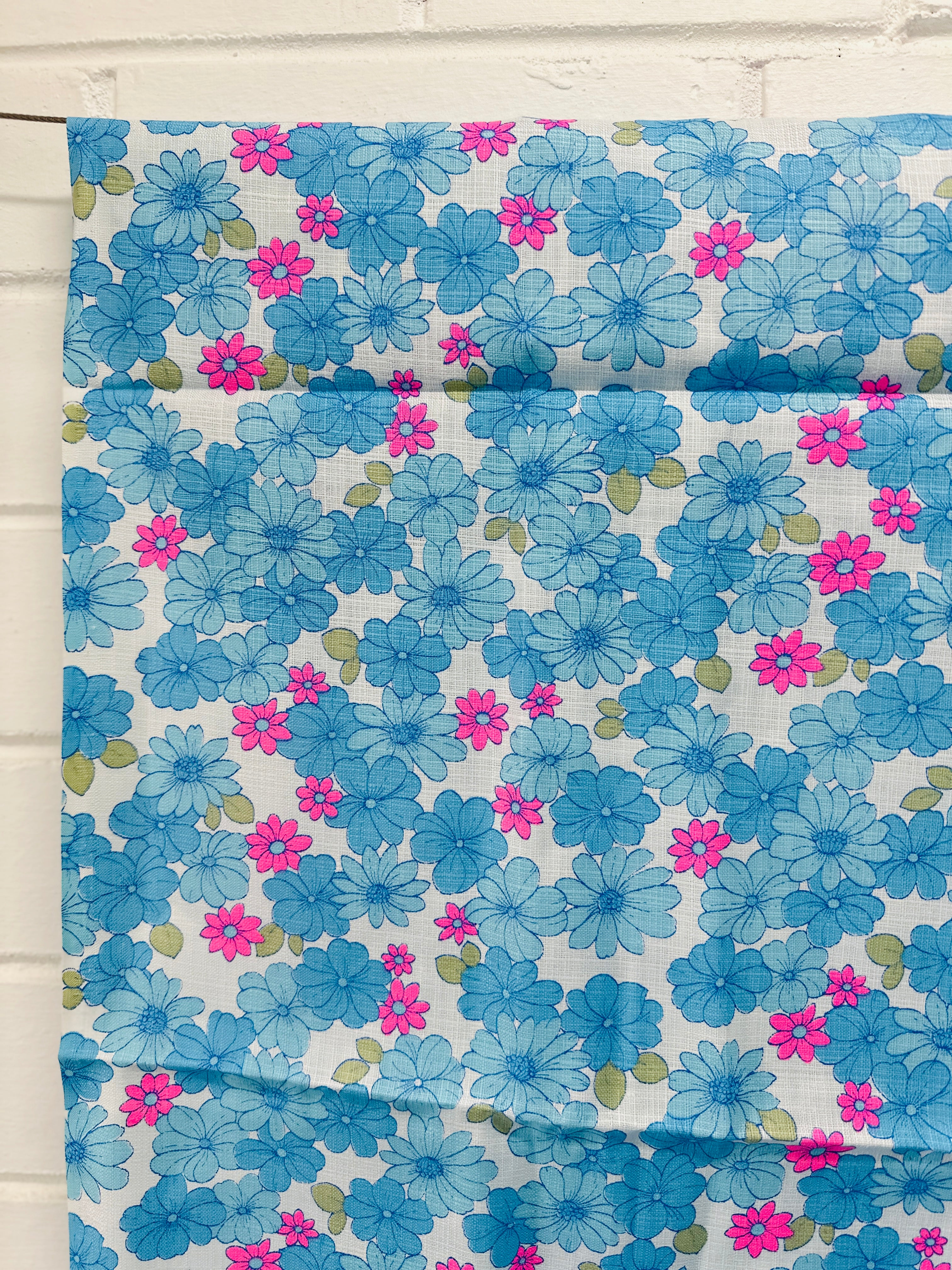 200cms VINTAGE Flower Power Fabric STUNNING