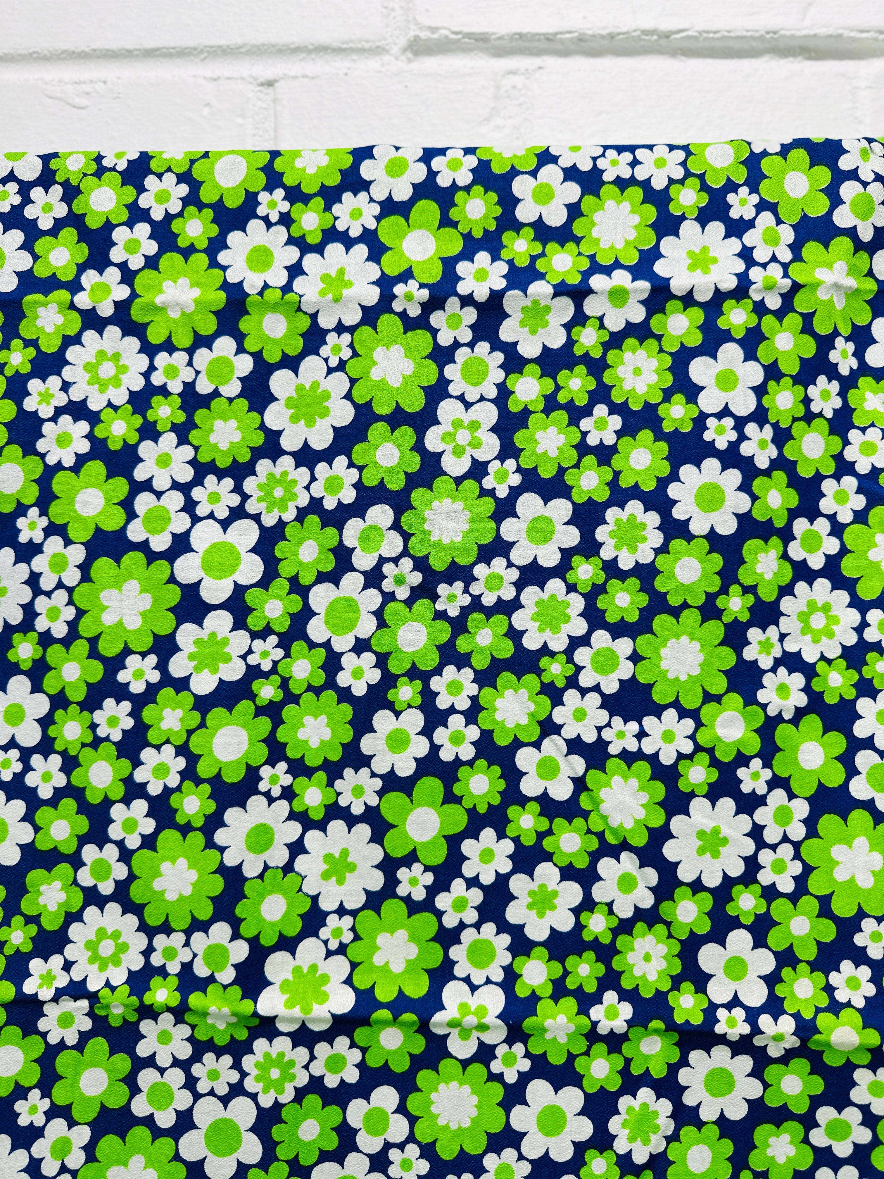 180cms Green & Blue Floral Daisy Fabric CRAFT