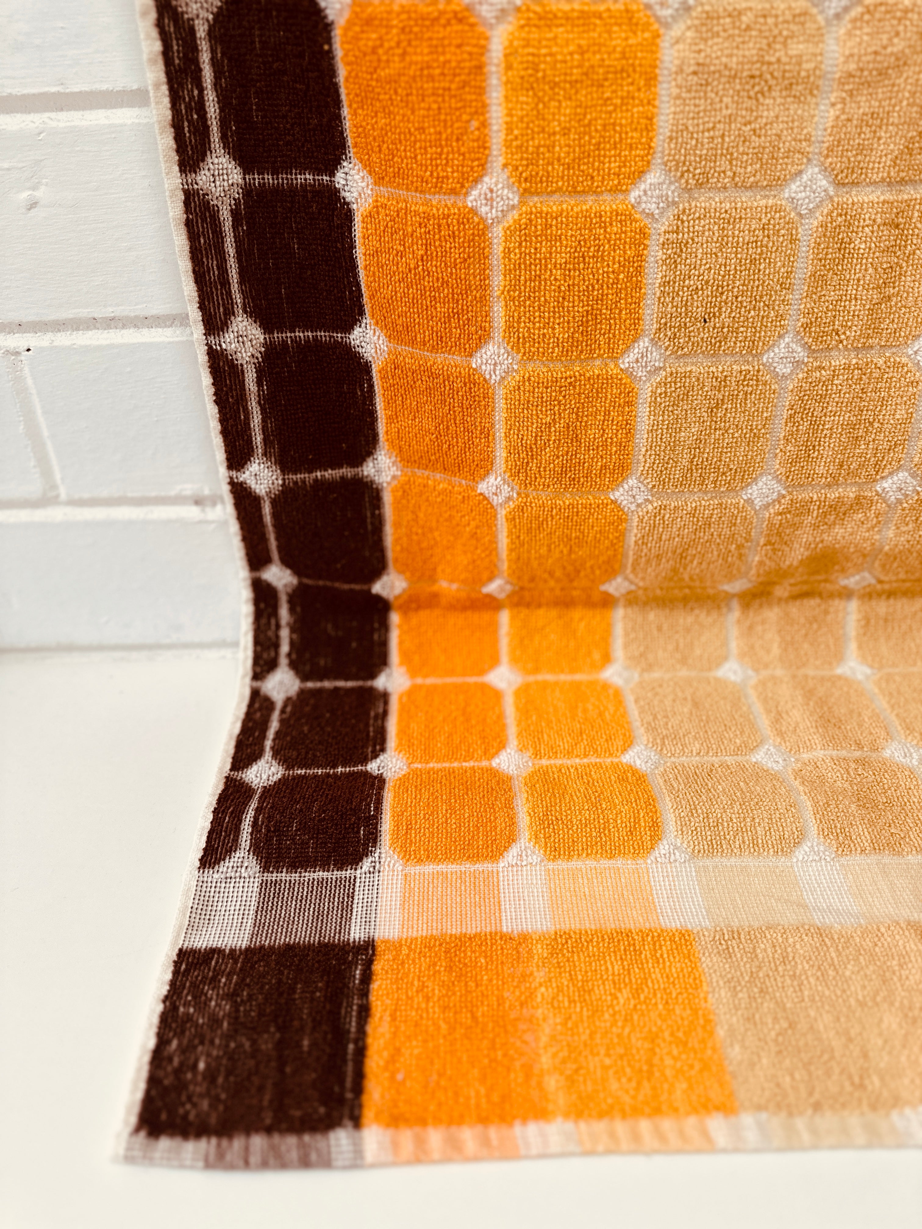 Beautiful Vintage RETRO Bath Towel