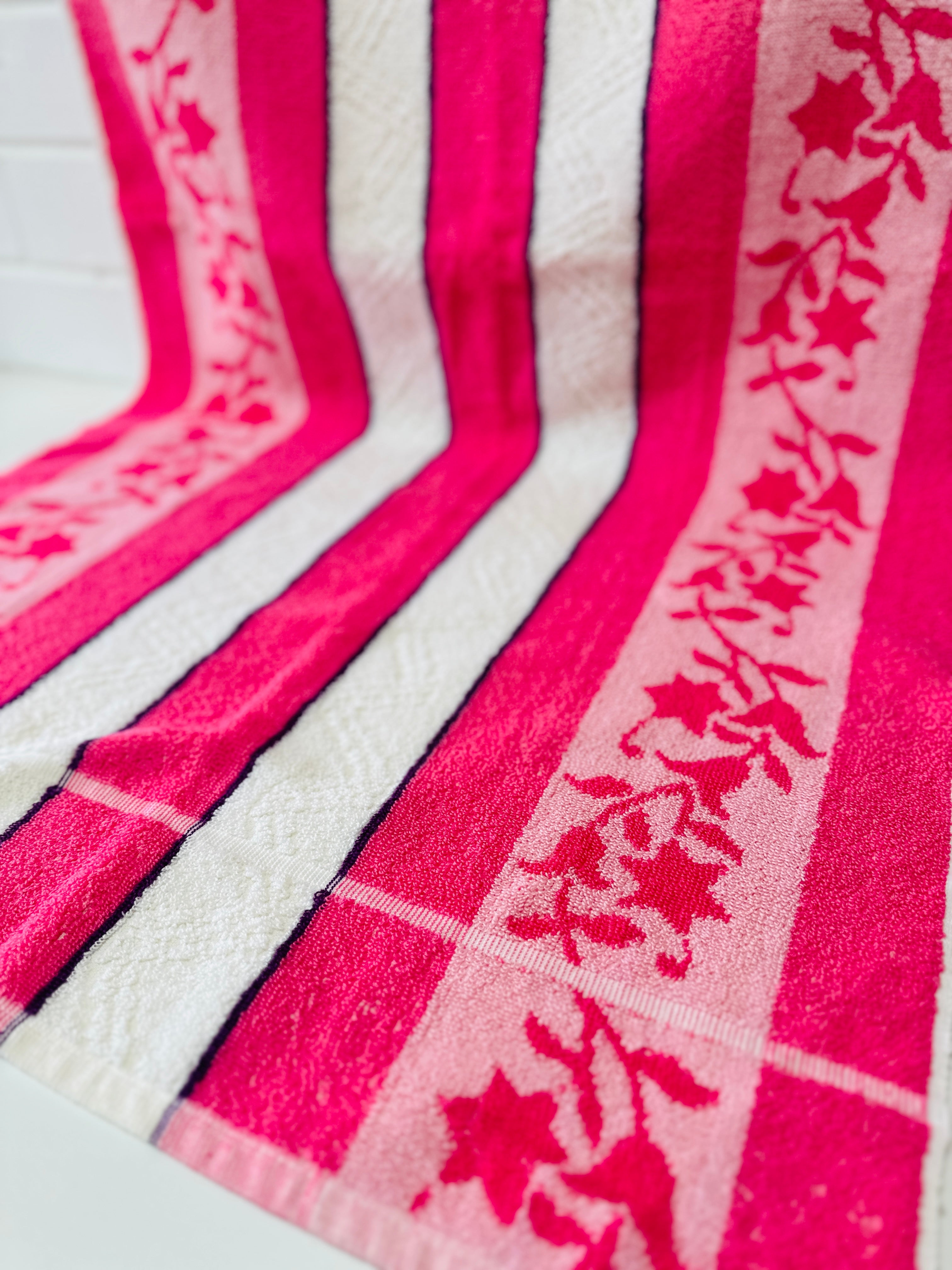 PRETTY  Pink Vintage Dri Glo Bath Towel UNUSED