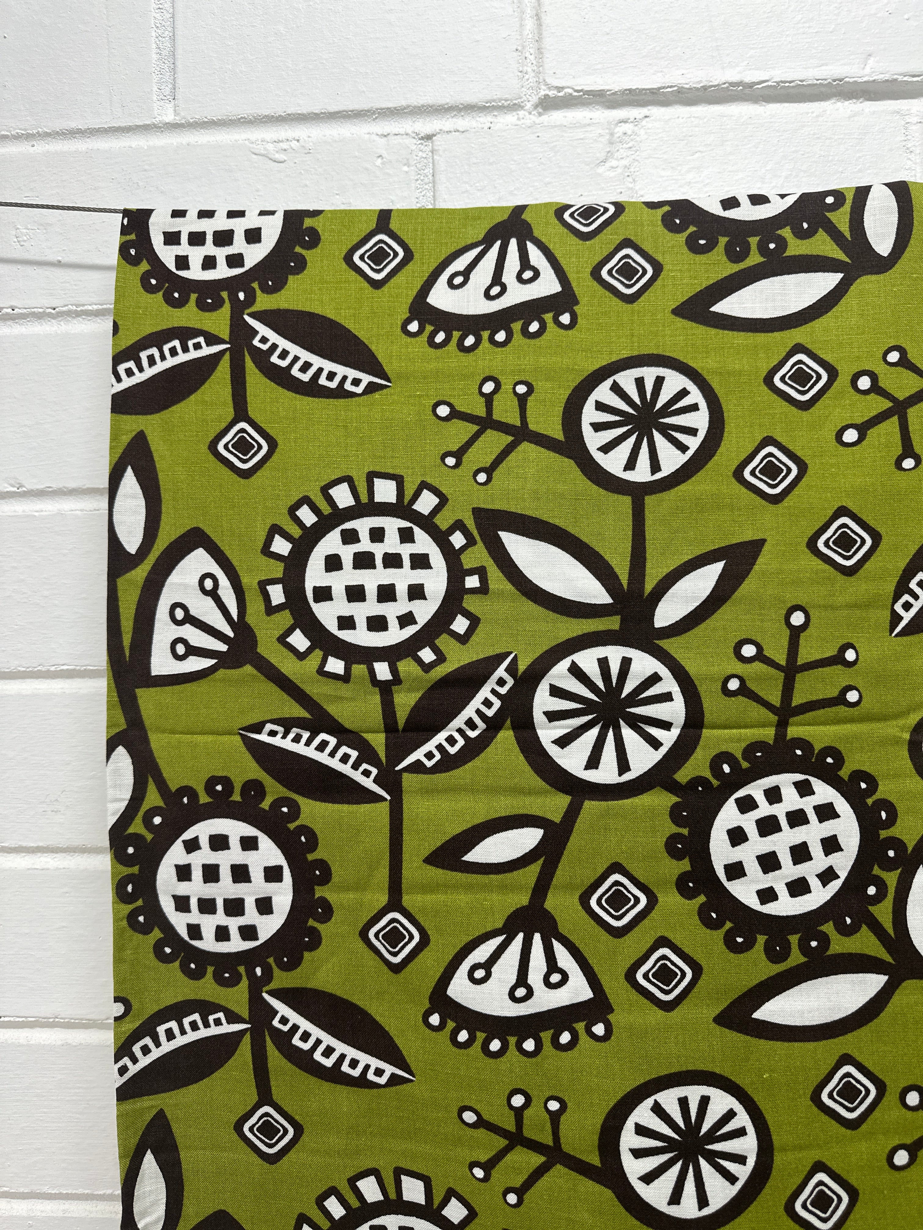 250cms Funky MODERN Cotton Fabric Green Floral