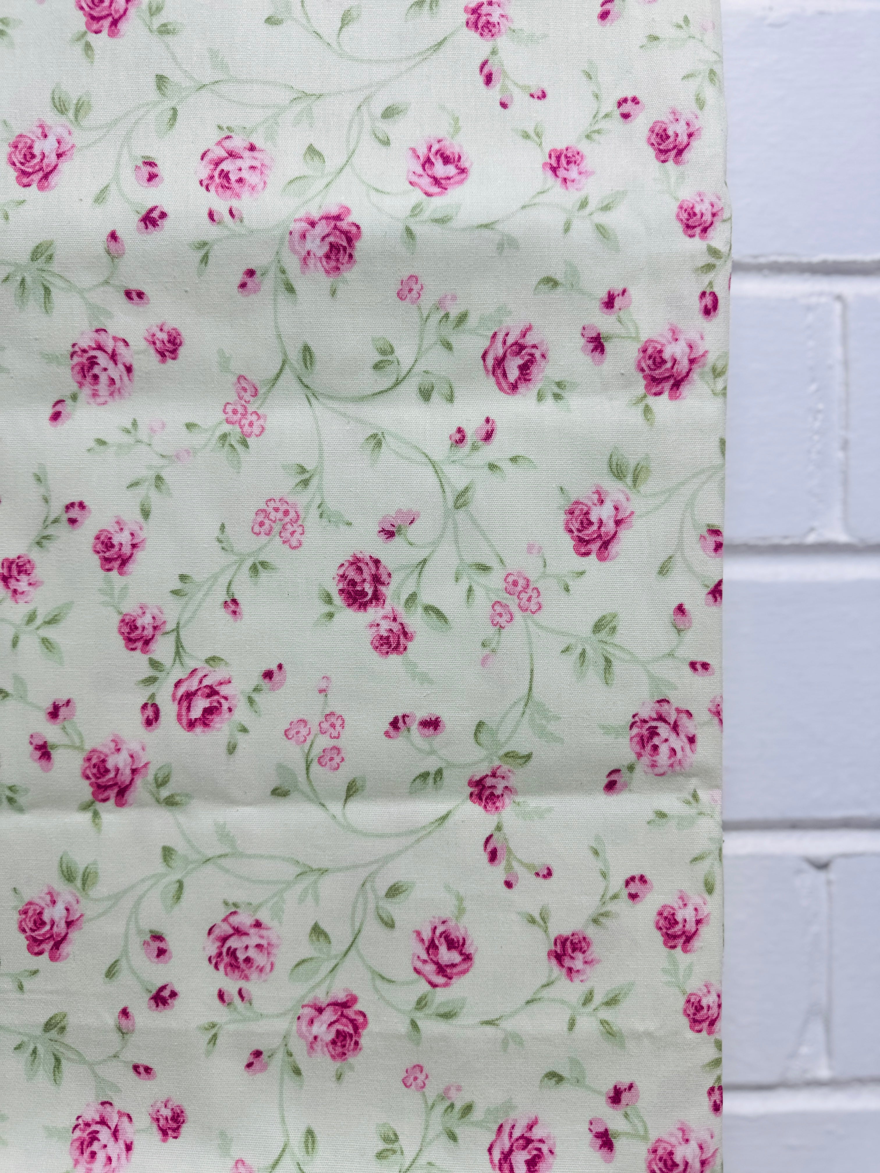 260cms Quality Medium Weight Old School Floral Coton Fabric