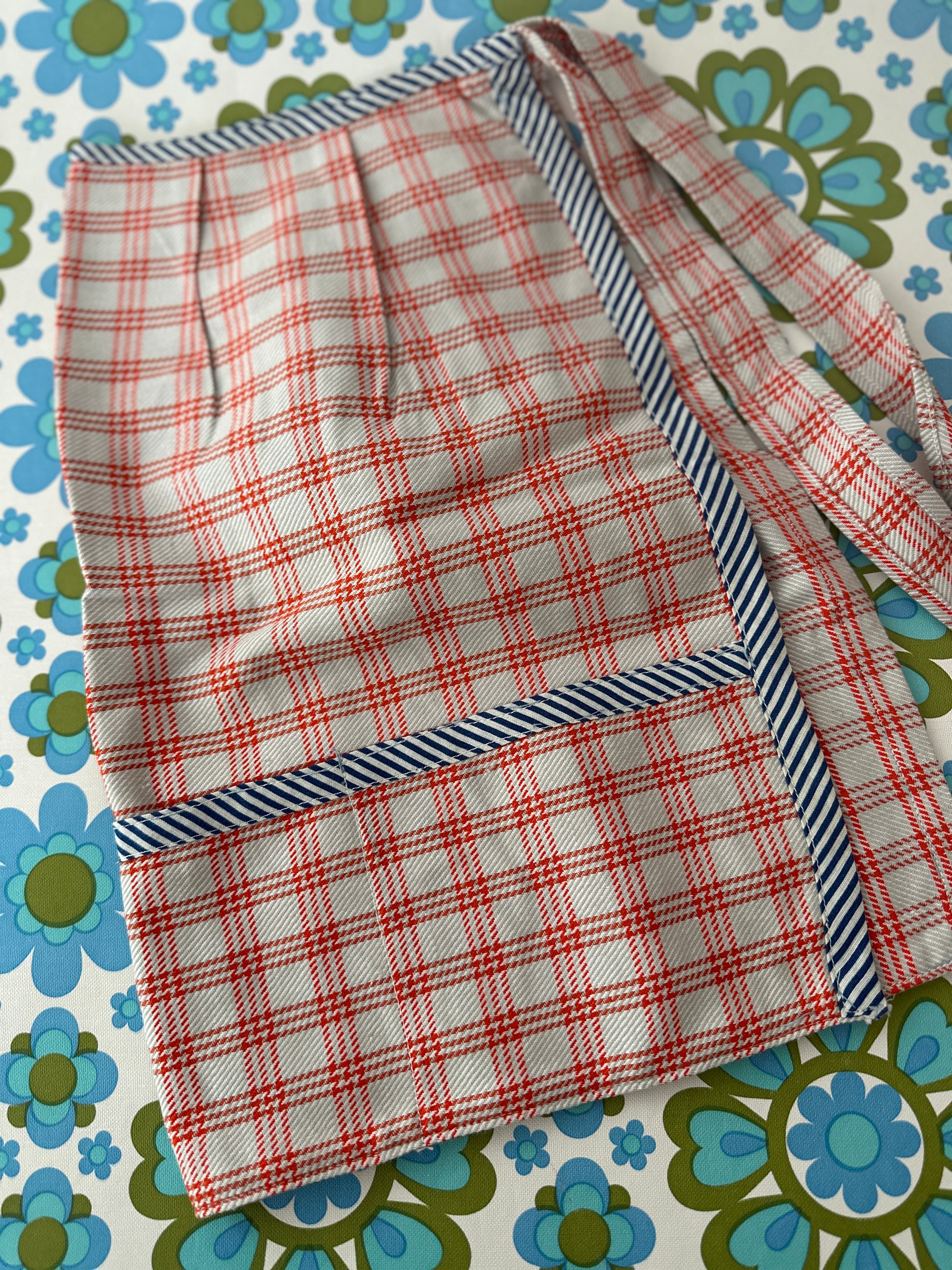 Sweet Unused Vintage Apron RETRO Kitchen