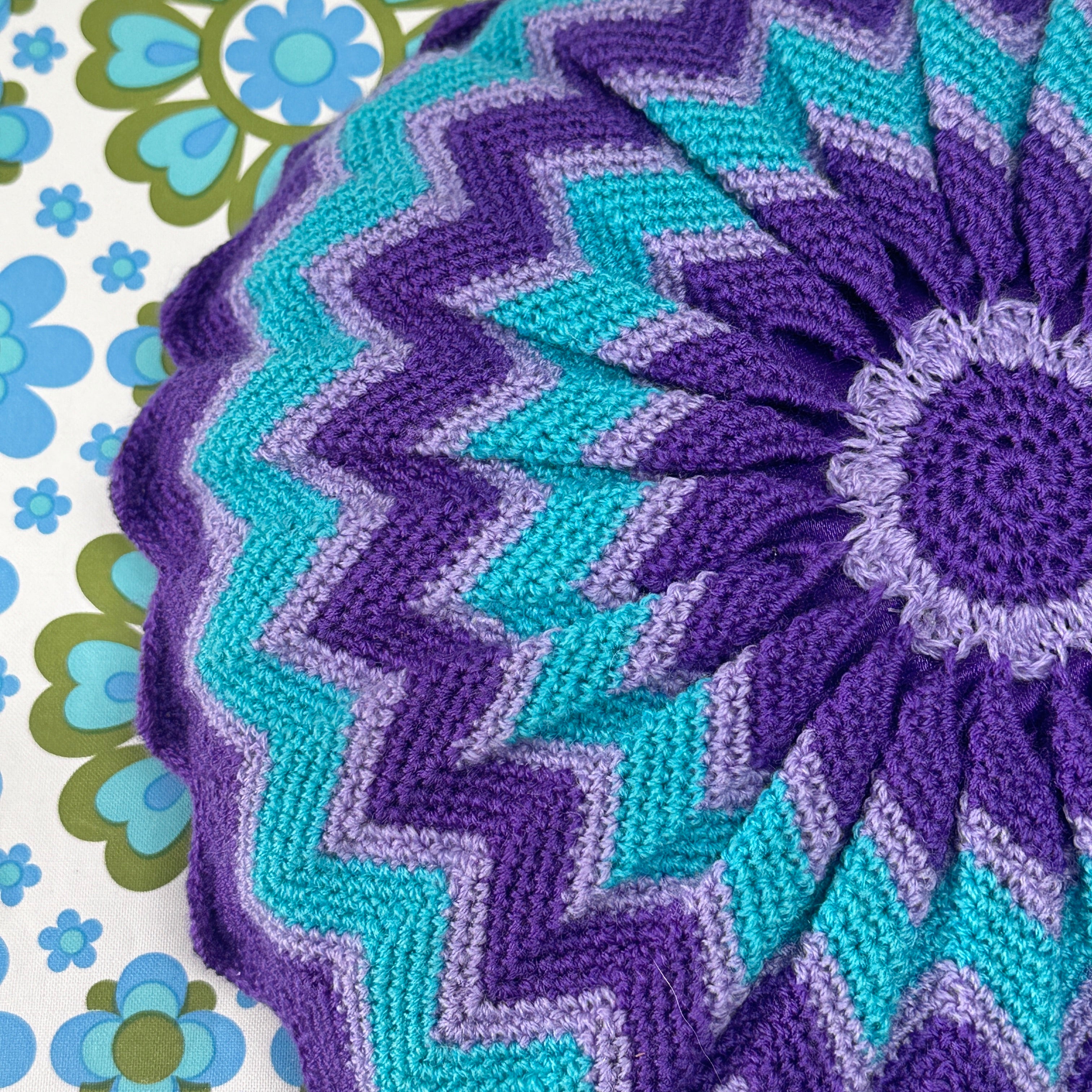 BEAUTIFUL Knitted Round Cushion