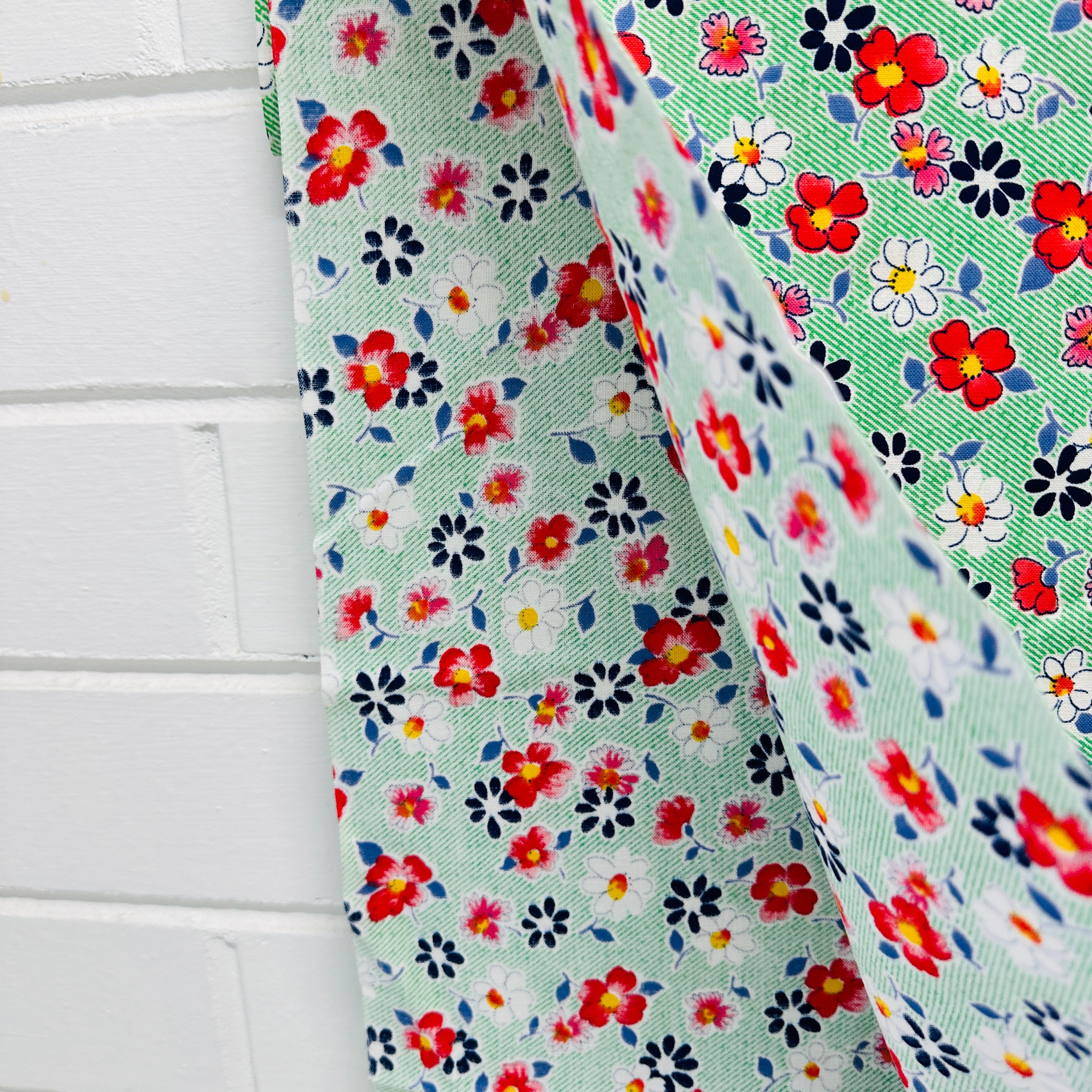 250cms Just Beautiful VINTAGE Cotton Fabric Greens & Pinks