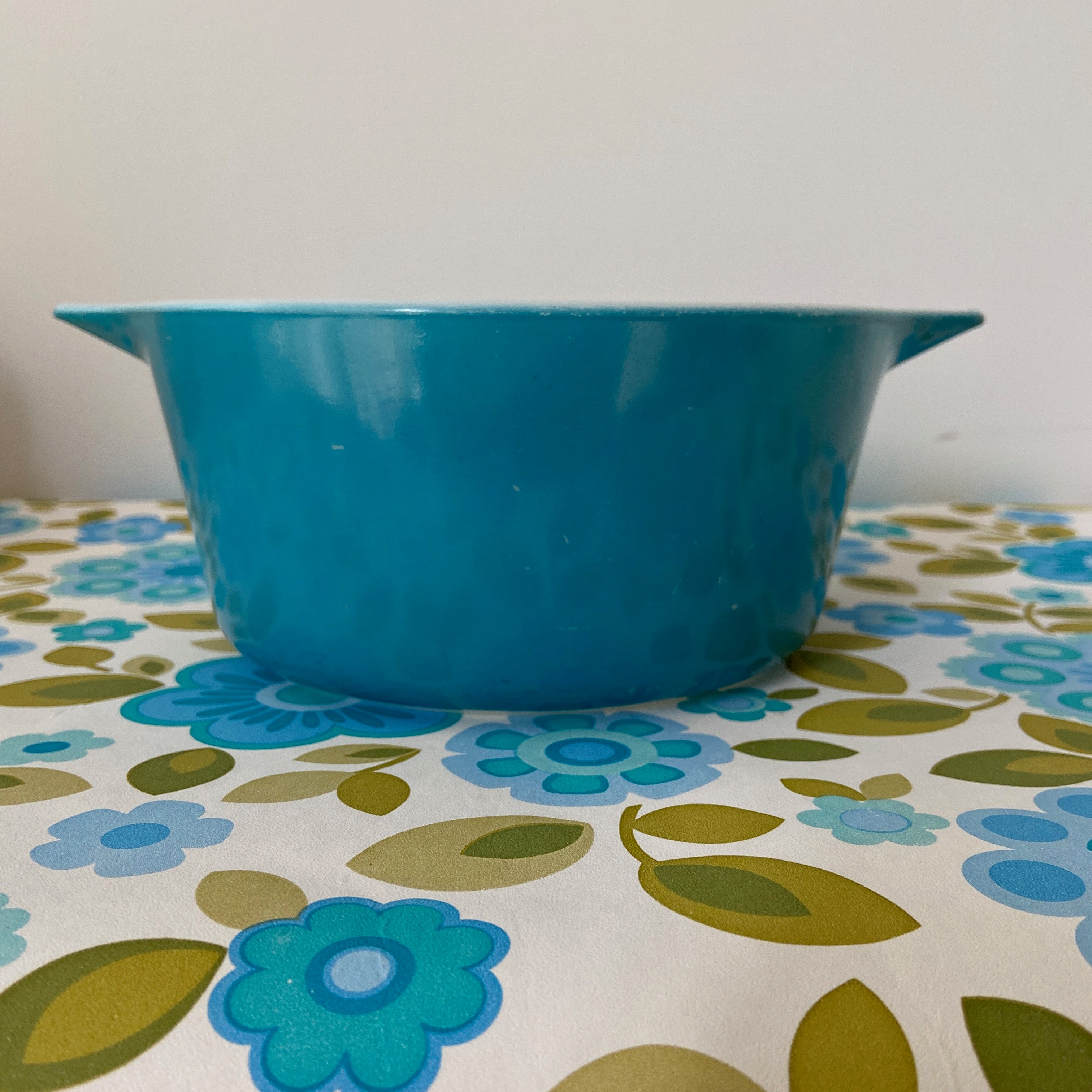 Bright Blue Vintage Pyrex RETRO Kitchen Casserole Dish