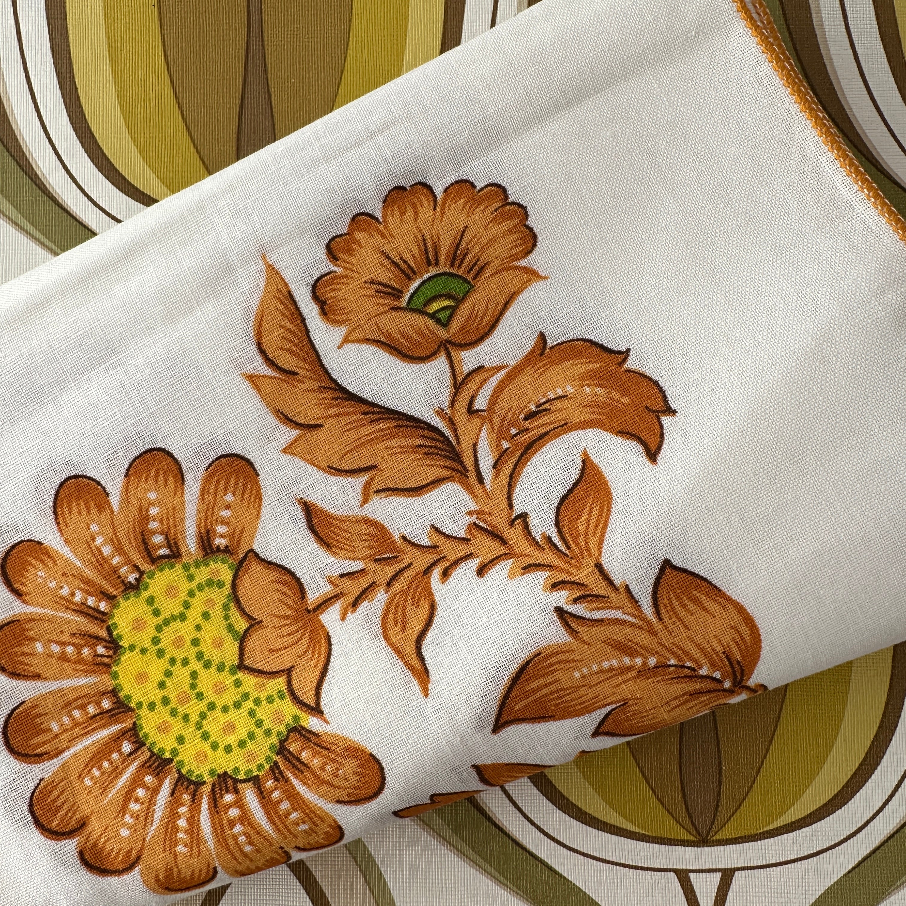 UNUSED Italian Table Cloth & Napkins SET