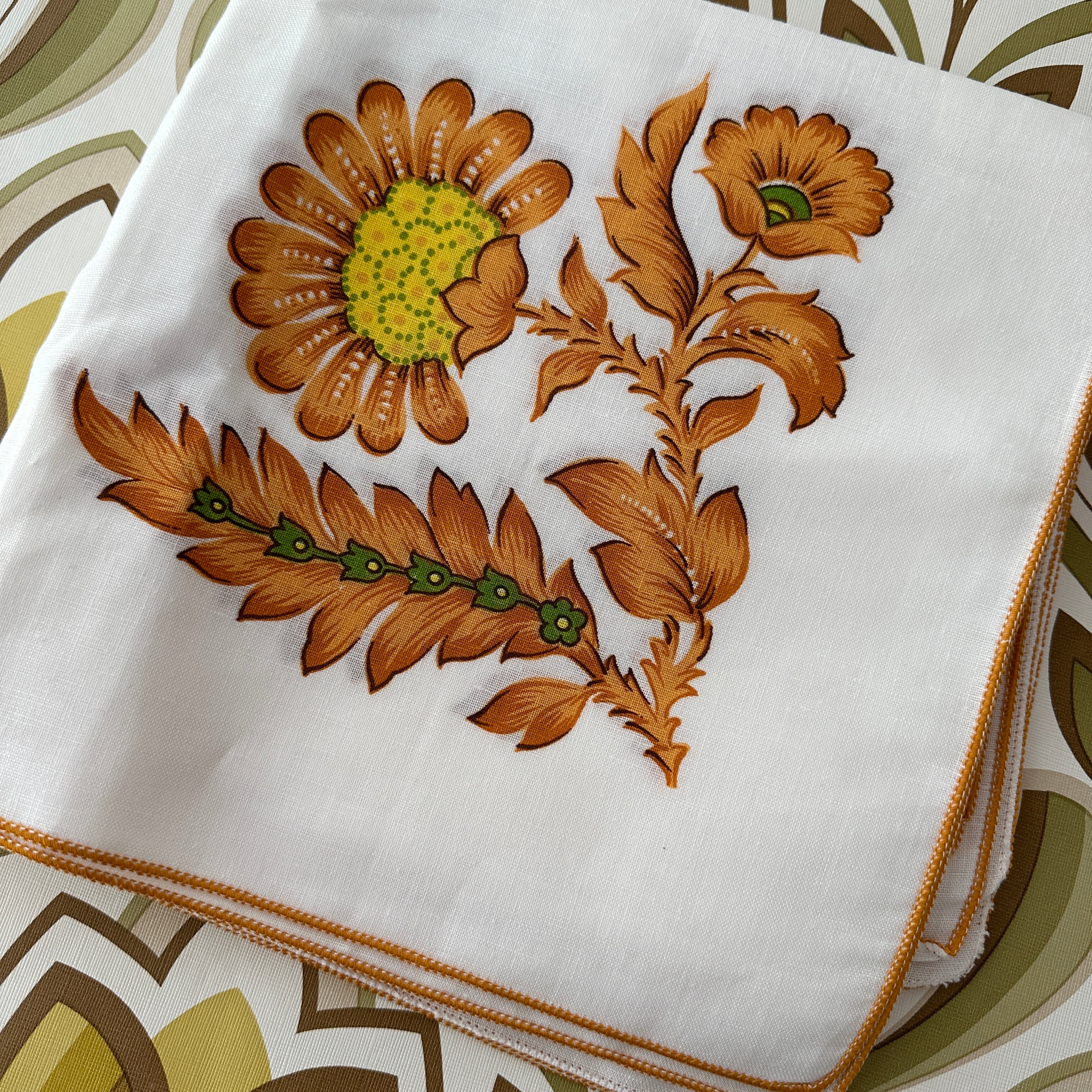 UNUSED Italian Table Cloth & Napkins SET