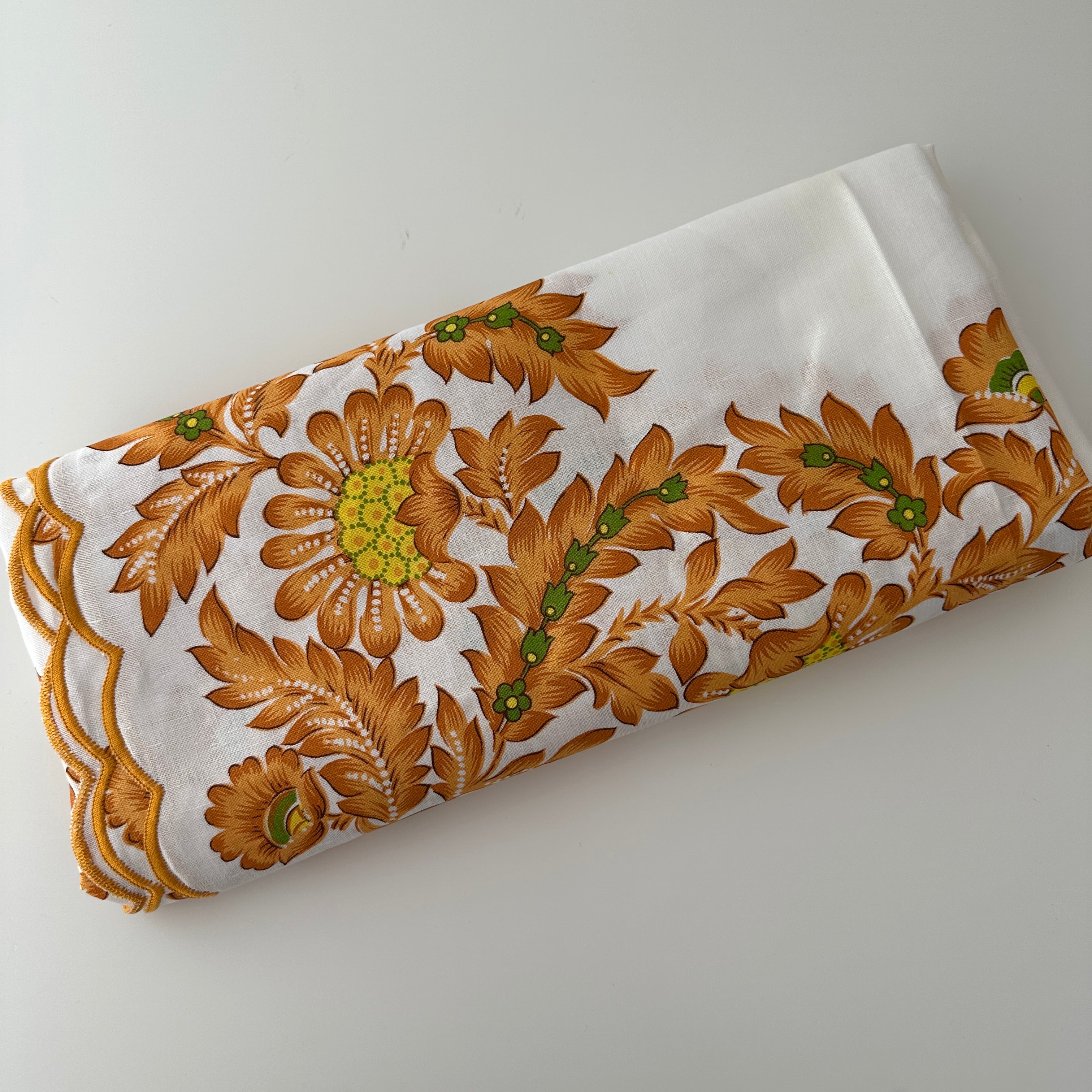 UNUSED Italian Table Cloth & Napkins SET