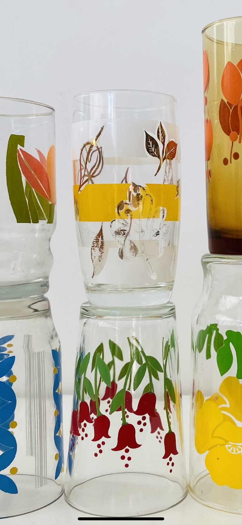 Set of 8 MINT Condition Vintage Glasses