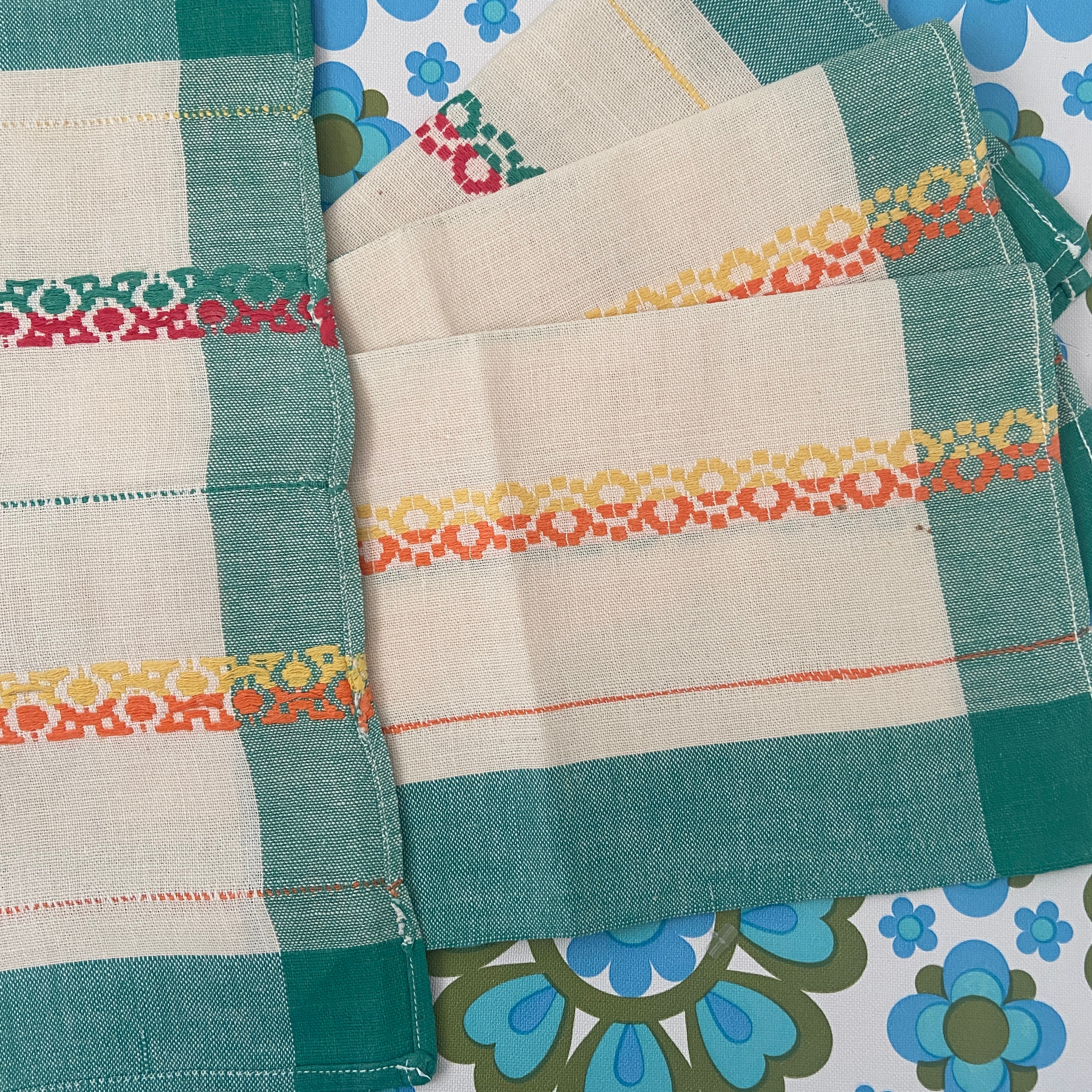 Set of 4 UNUSEDLinen Vintage Napkins