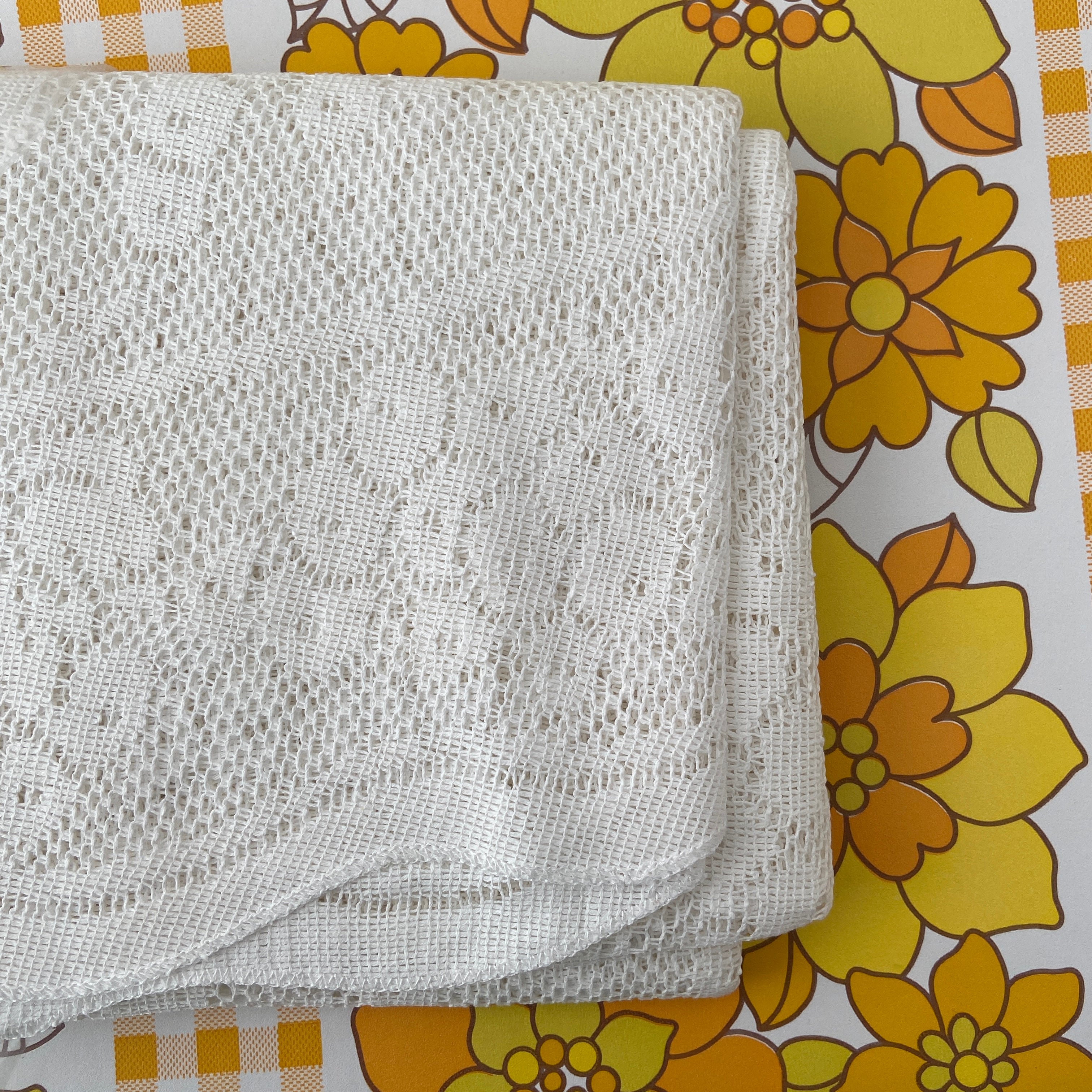 UNUSED Vintage 100% Cotton Round Table Cloth 177cms