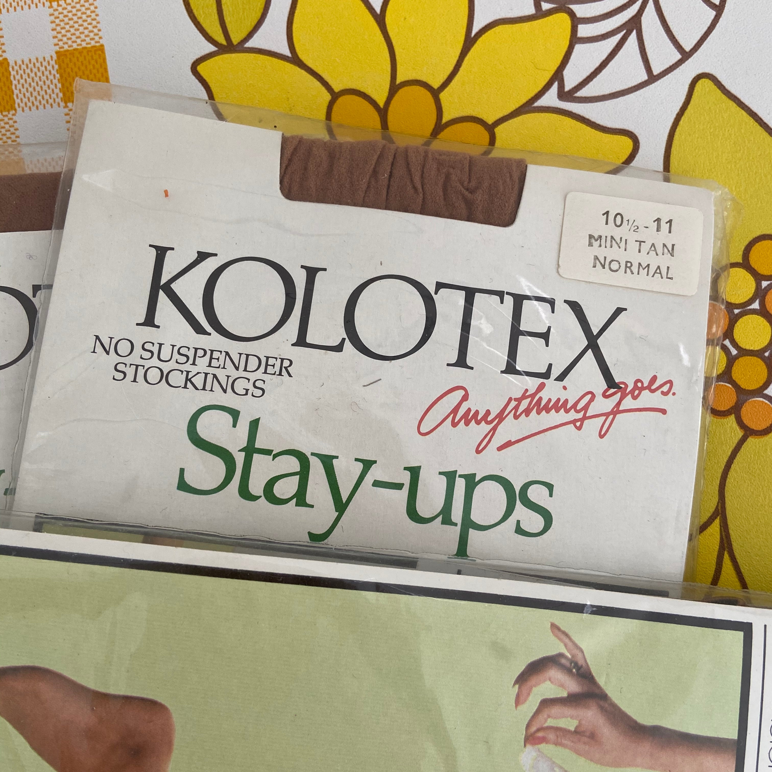 VINTAGE Kolotex Beige RETRO 80's CHIC Four PAIRS