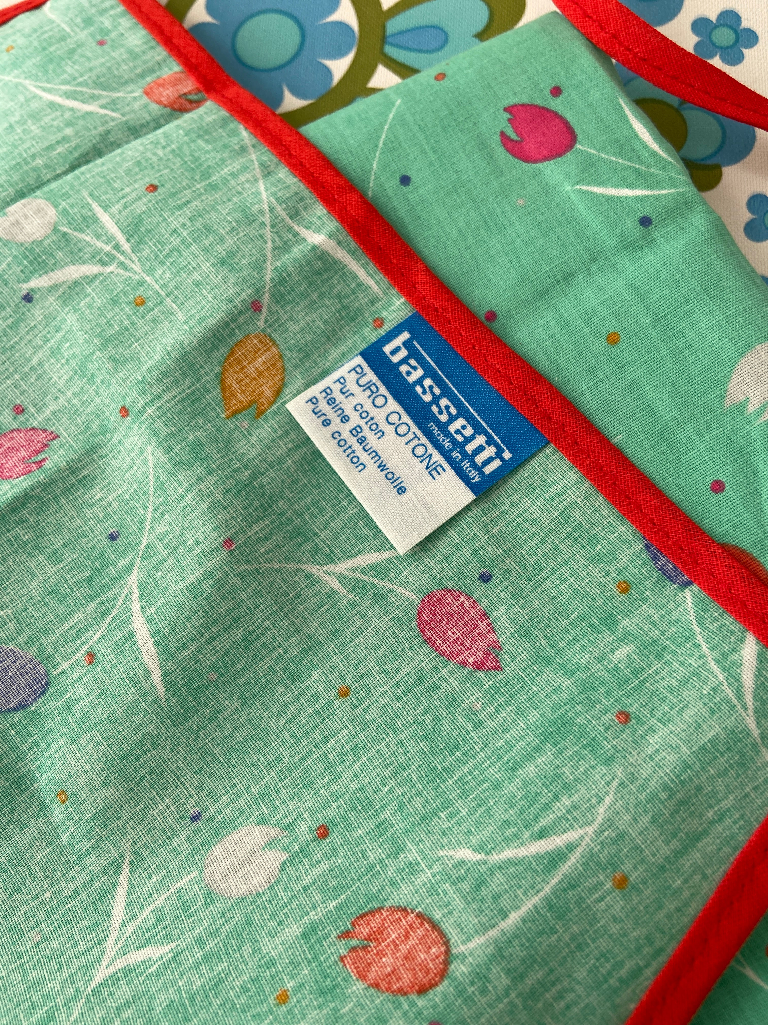 UNUSED Cotton Apron Table Cloth Pot Holders SET