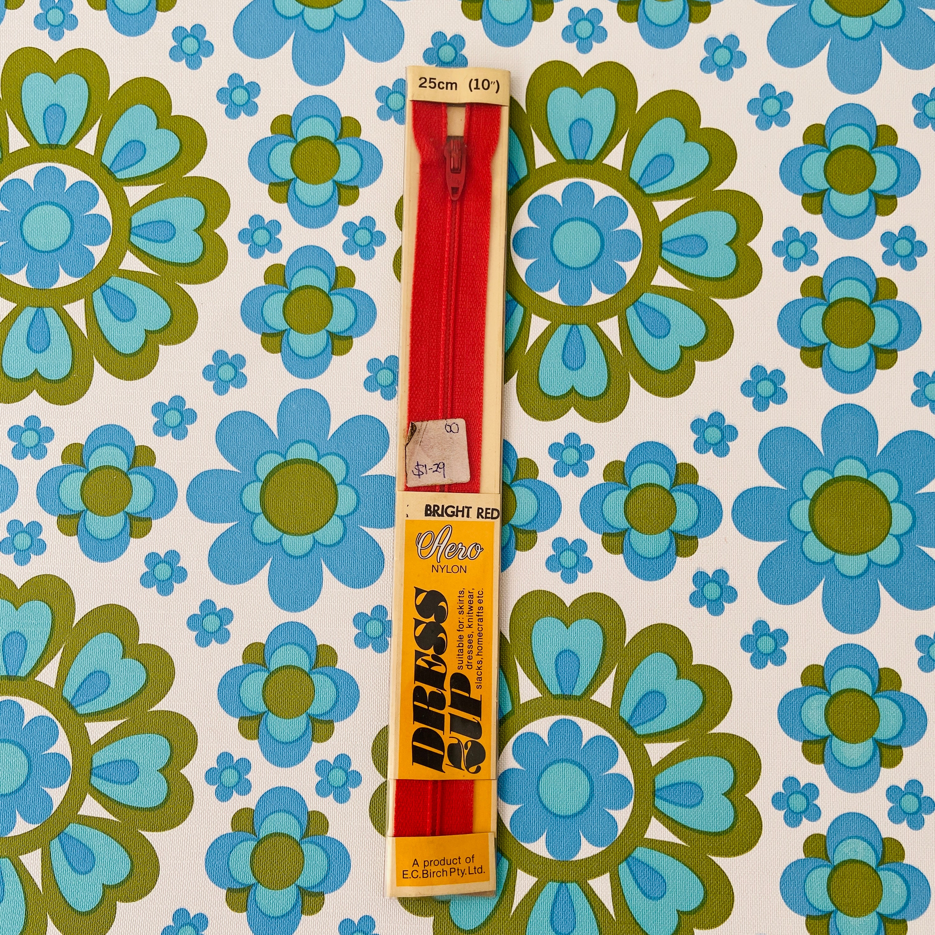 AERO Vintage Zip Red 25cms NYLON