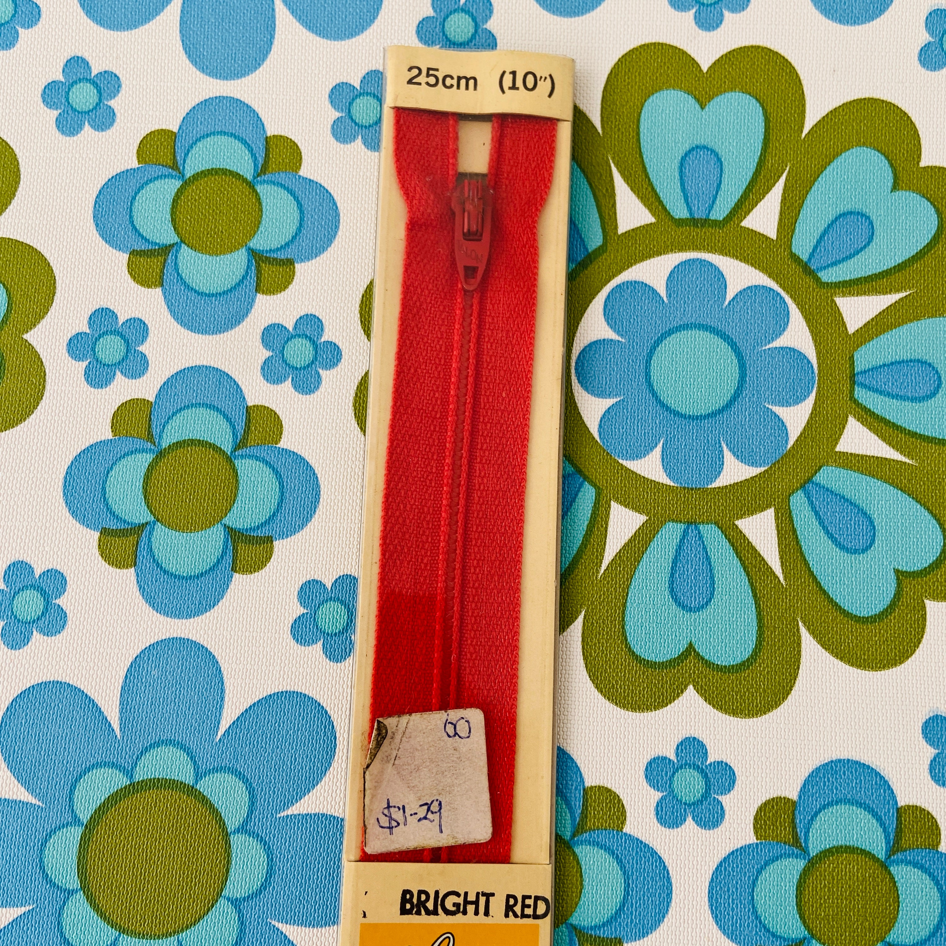 AERO Vintage Zip Red 25cms NYLON