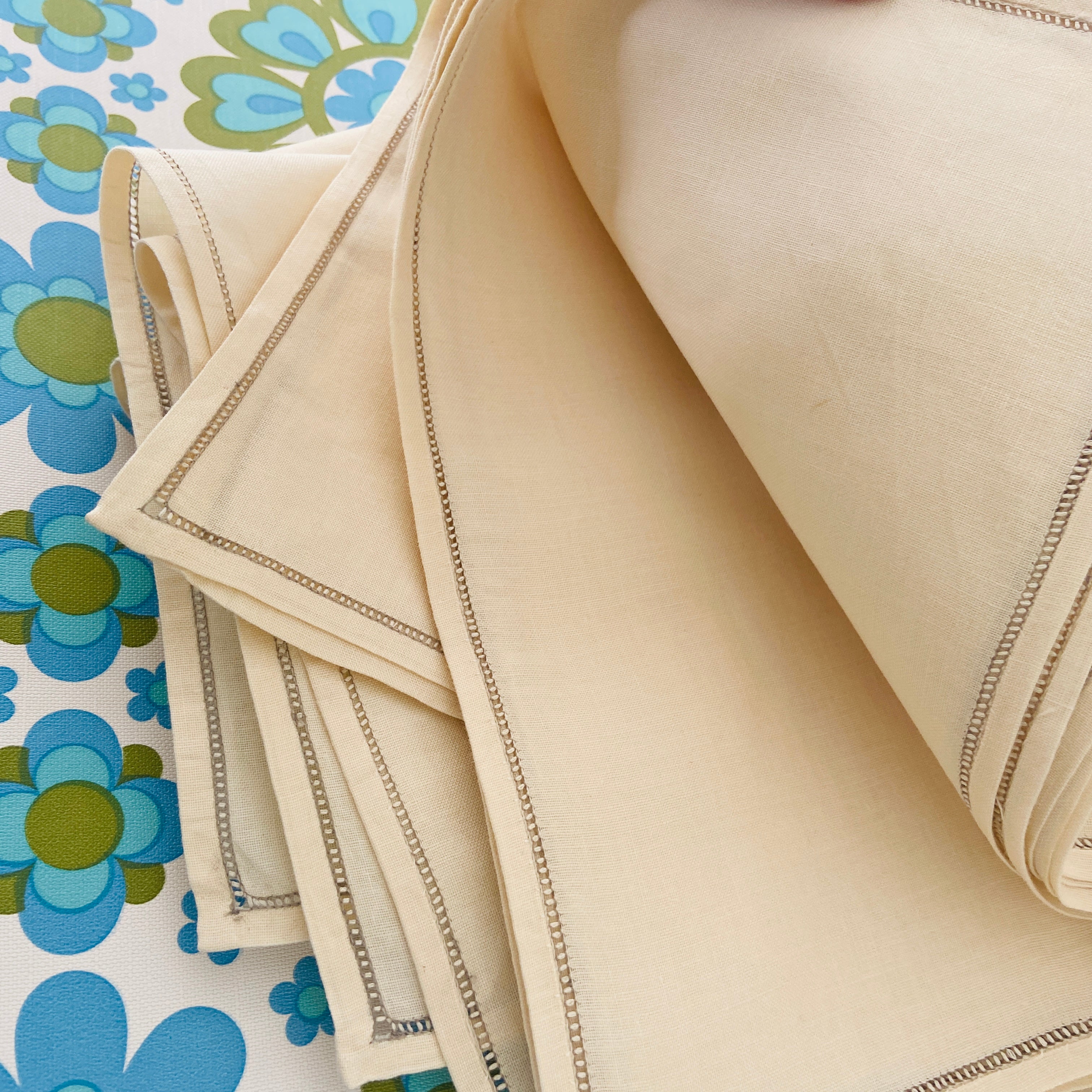 ANTIQUE Vintage Serviettes x 11 DINNER PARTY