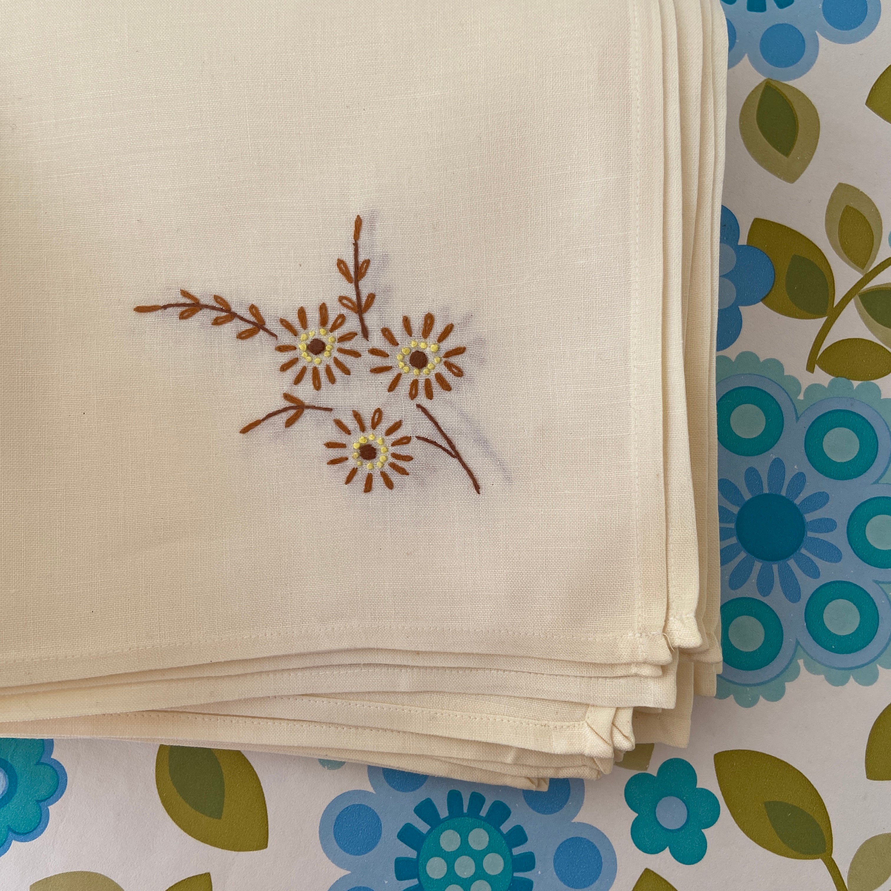 UNUSED Linen Cotton NAPKINS Embroidered Vintage Charm