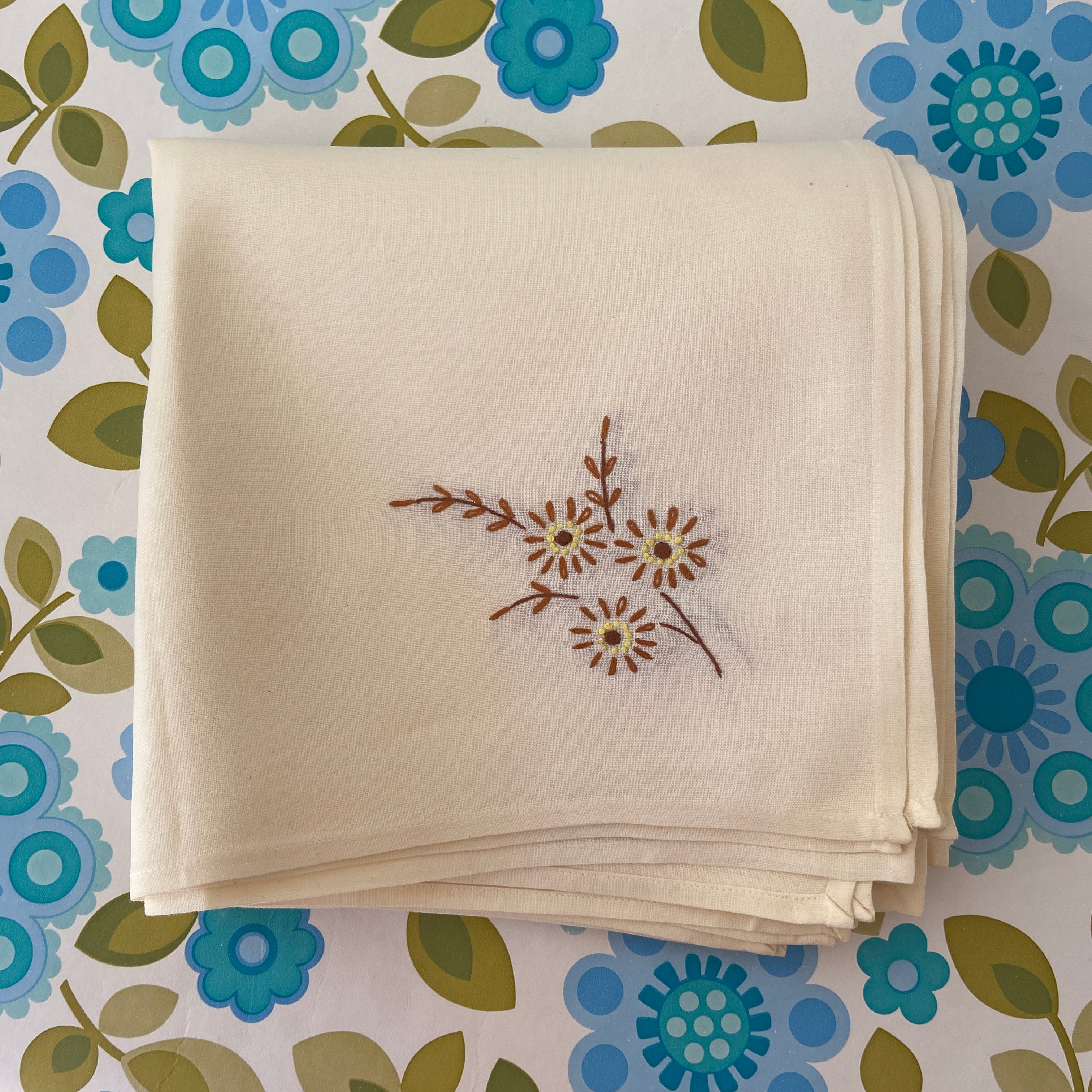 UNUSED Linen Cotton NAPKINS Embroidered Vintage Charm