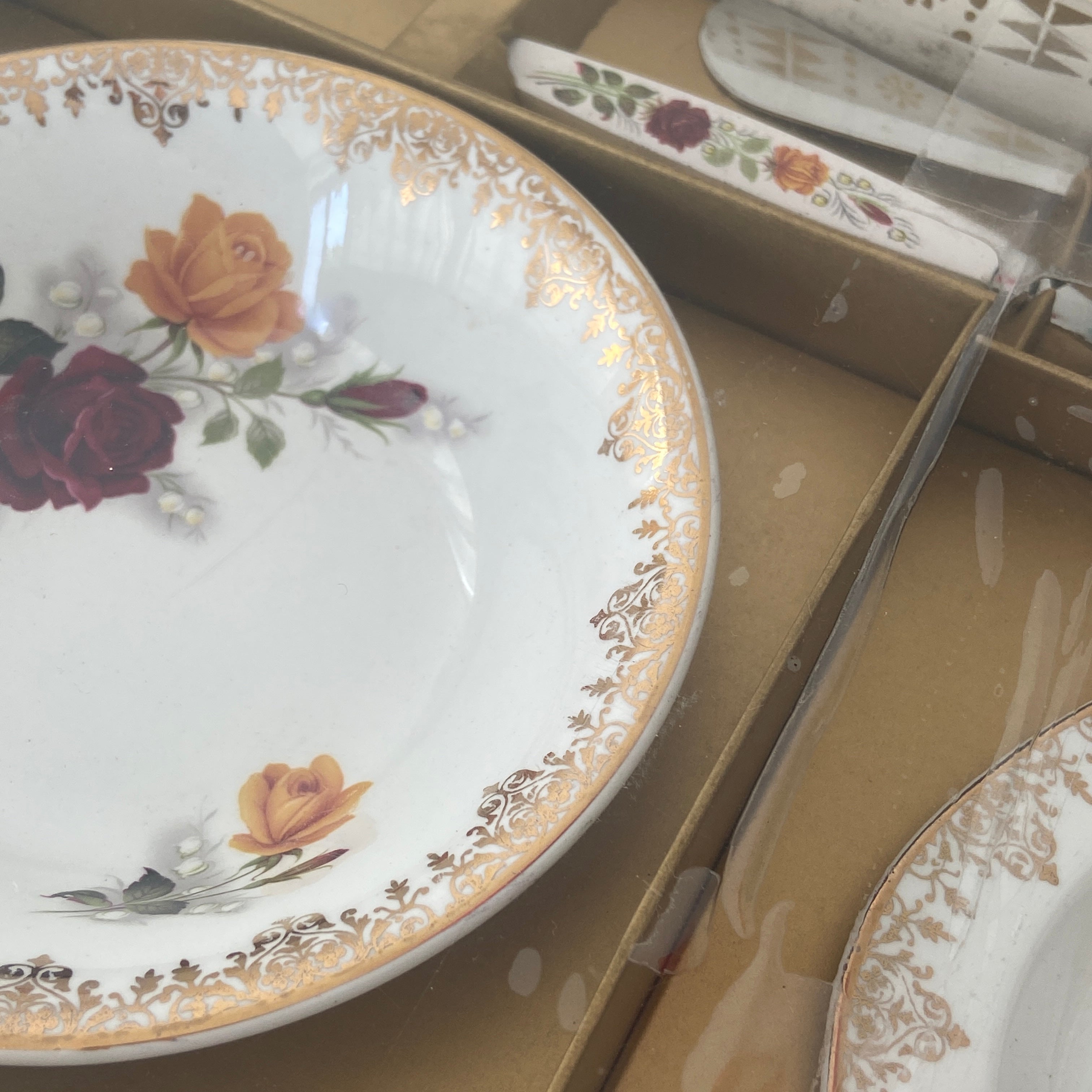 ADORABLE Roses Boxed Vintage Jam Set