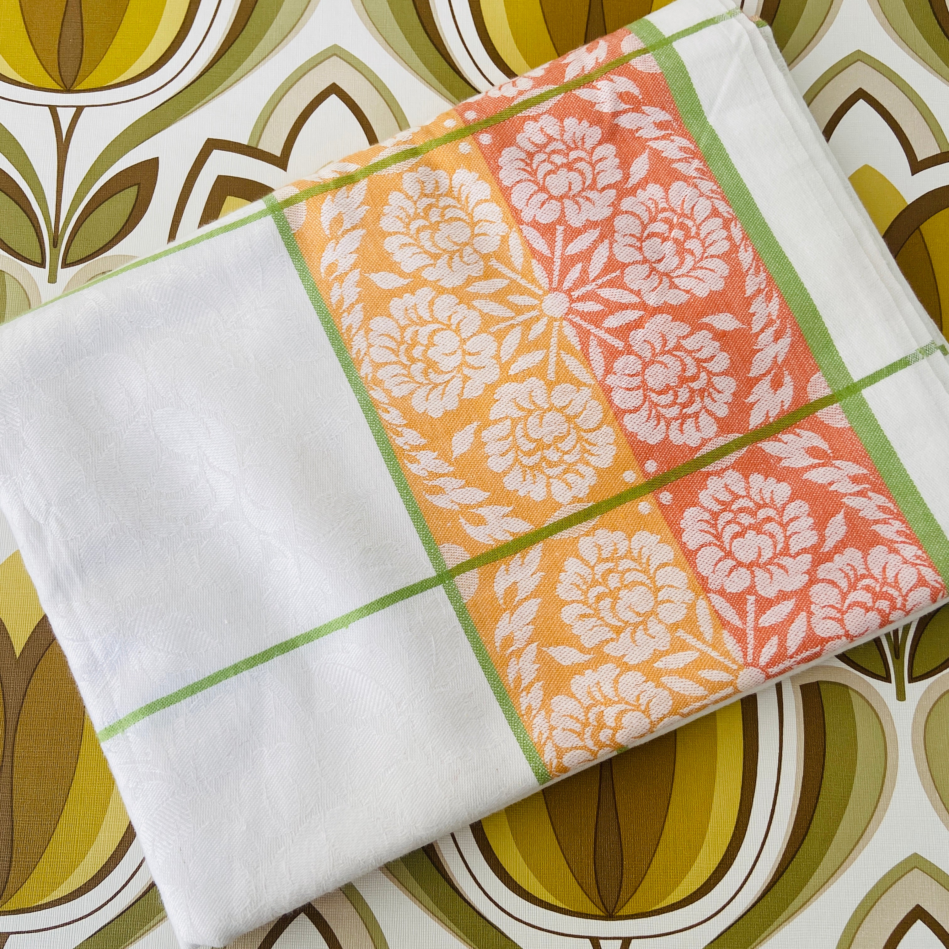 VINTAGE Damask Table Cloth Picnic TIME