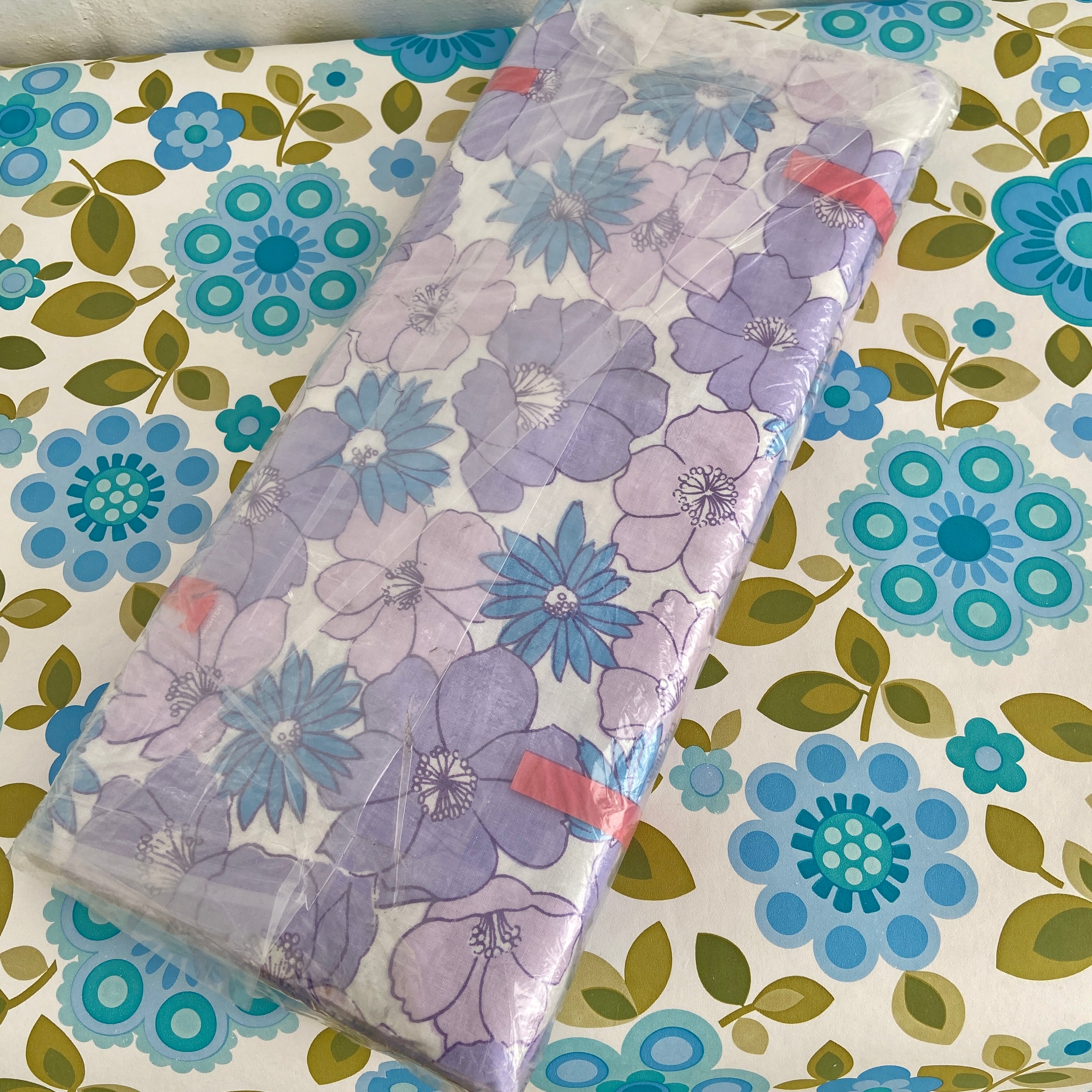 Wonderful PURPLE & Blue Floral 70's Cotton Sheet SEWING Bedroom