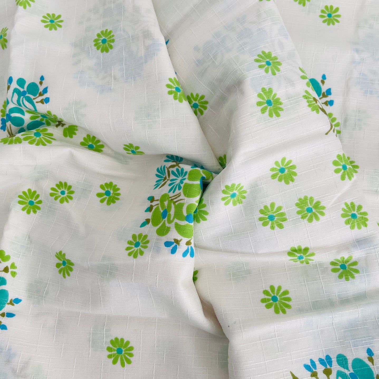 225cms Cute Vintage Cotton Fabric Floral 60's CRAFT