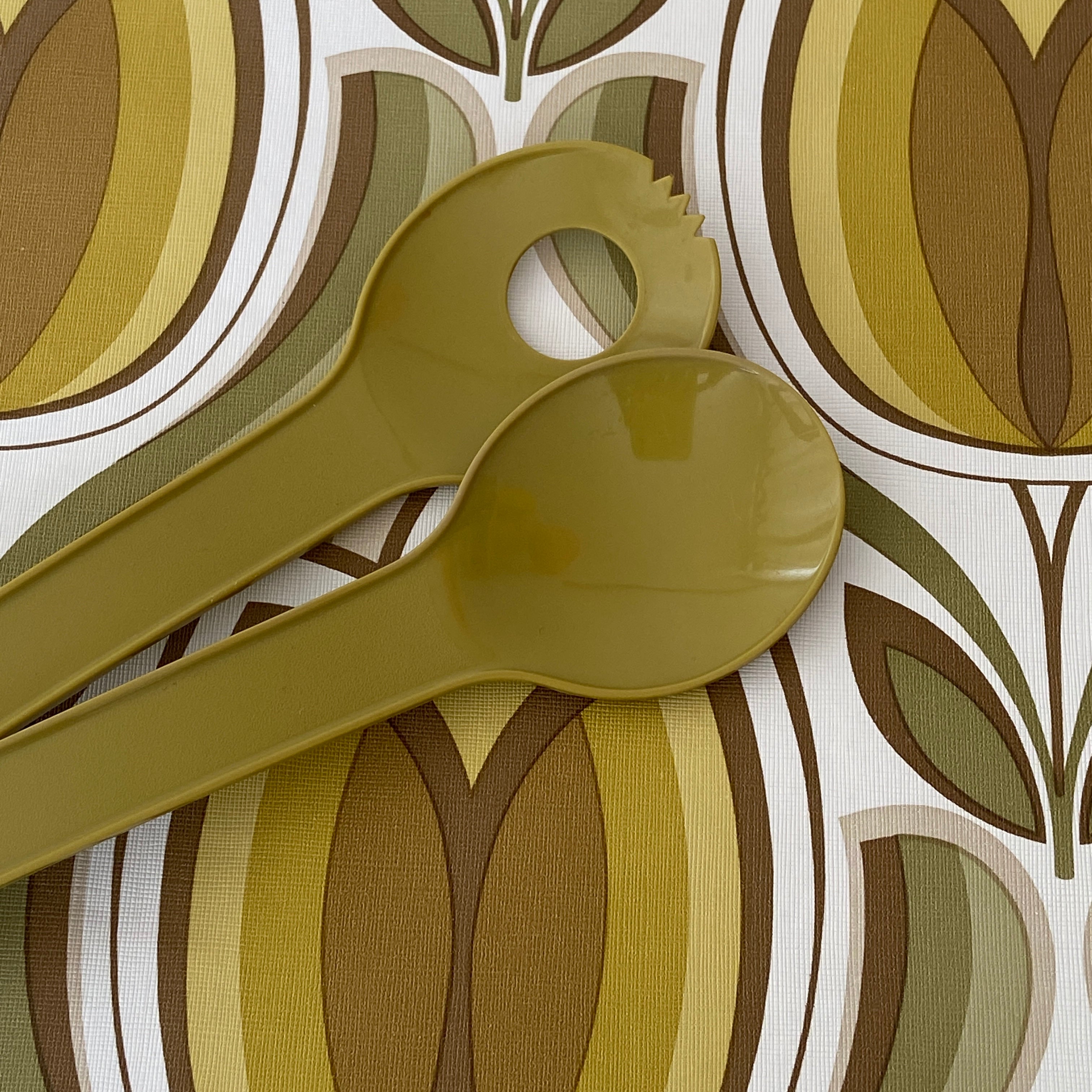 Retro TUPPERWARE Salad Server