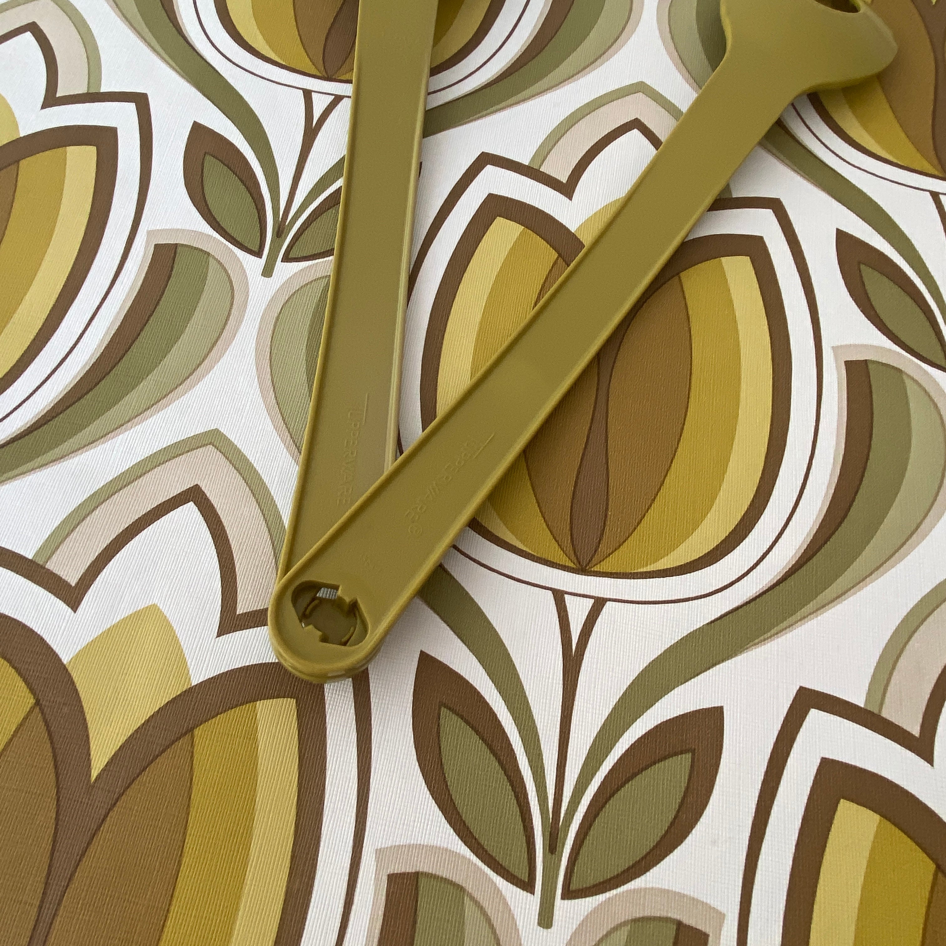 Retro TUPPERWARE Salad Server