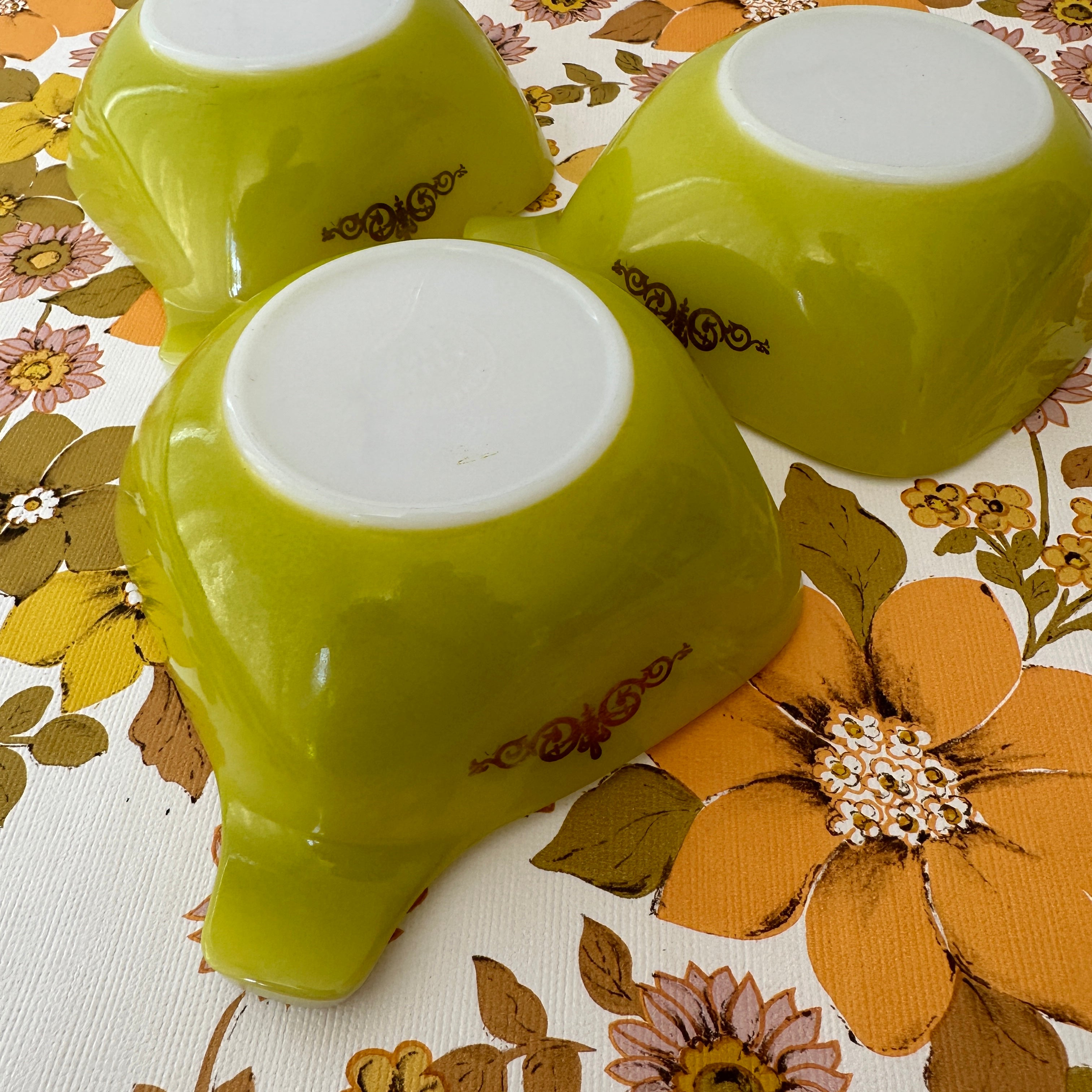 SET of Three Pyrex Ramekins